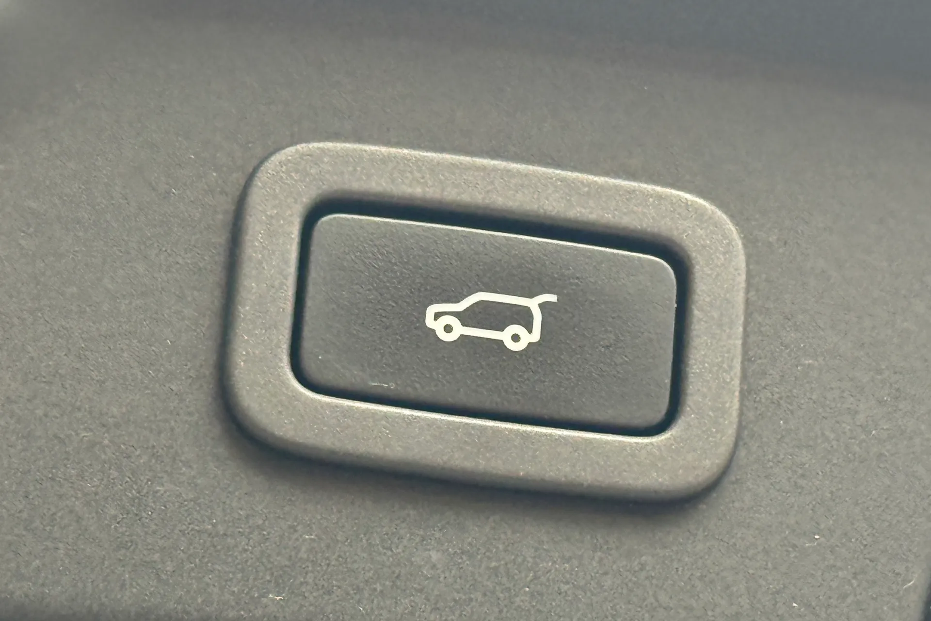 LAND ROVER RANGE ROVER VELAR thumbnail image number 37