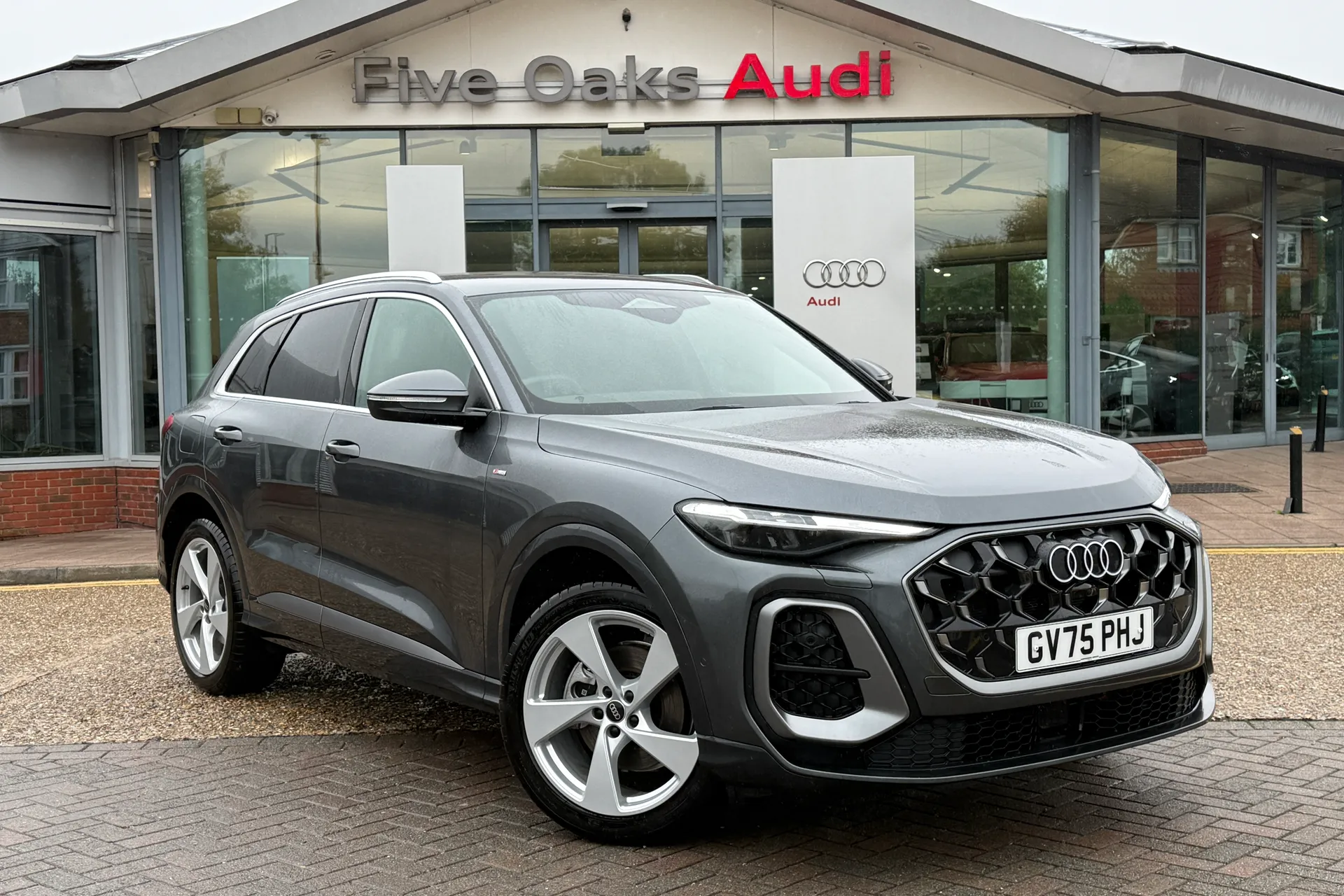Audi Q5 focused image