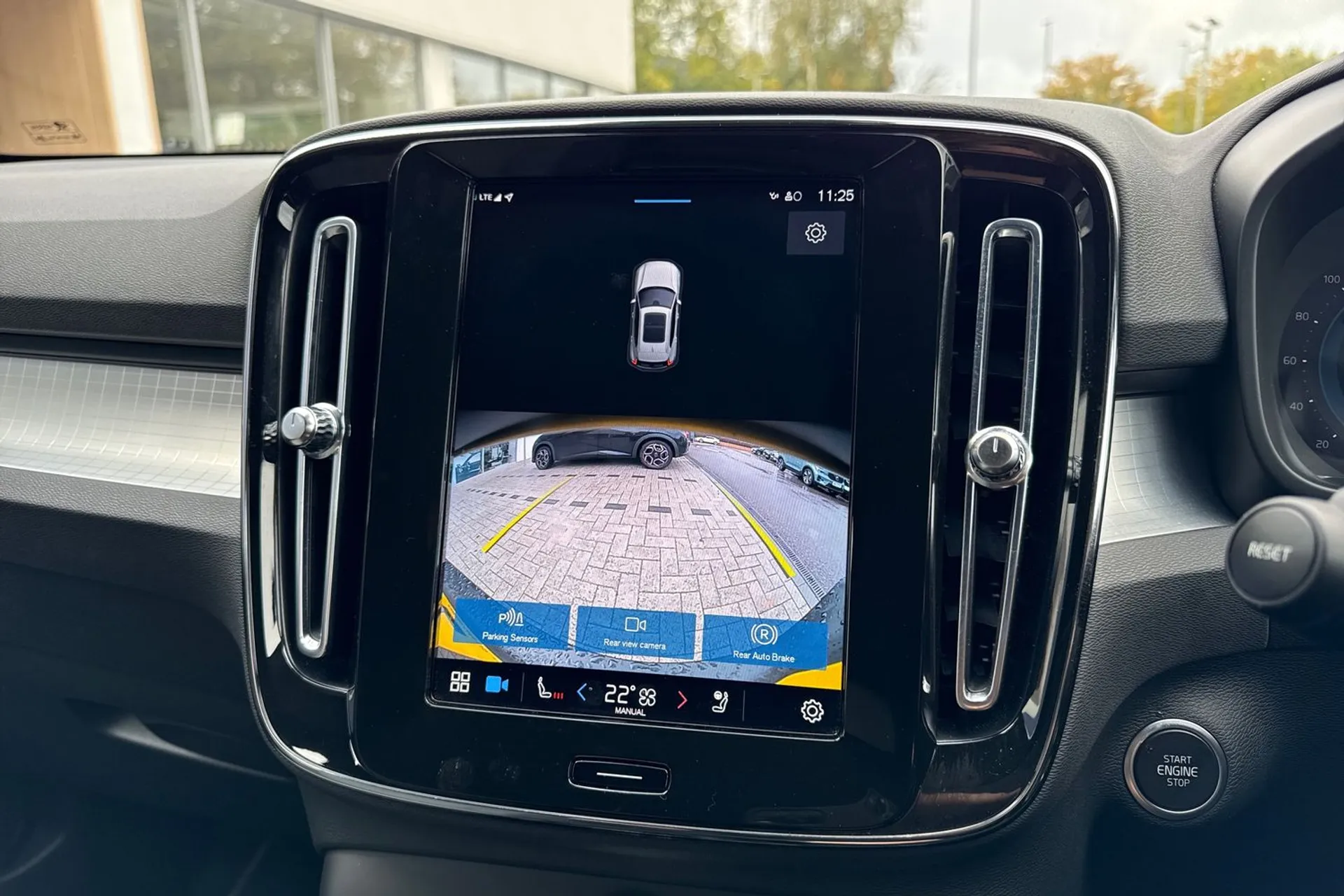 Volvo XC40 thumbnail image number 4