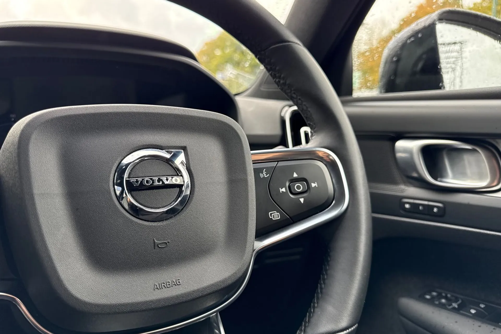 Volvo XC40 thumbnail image number 36