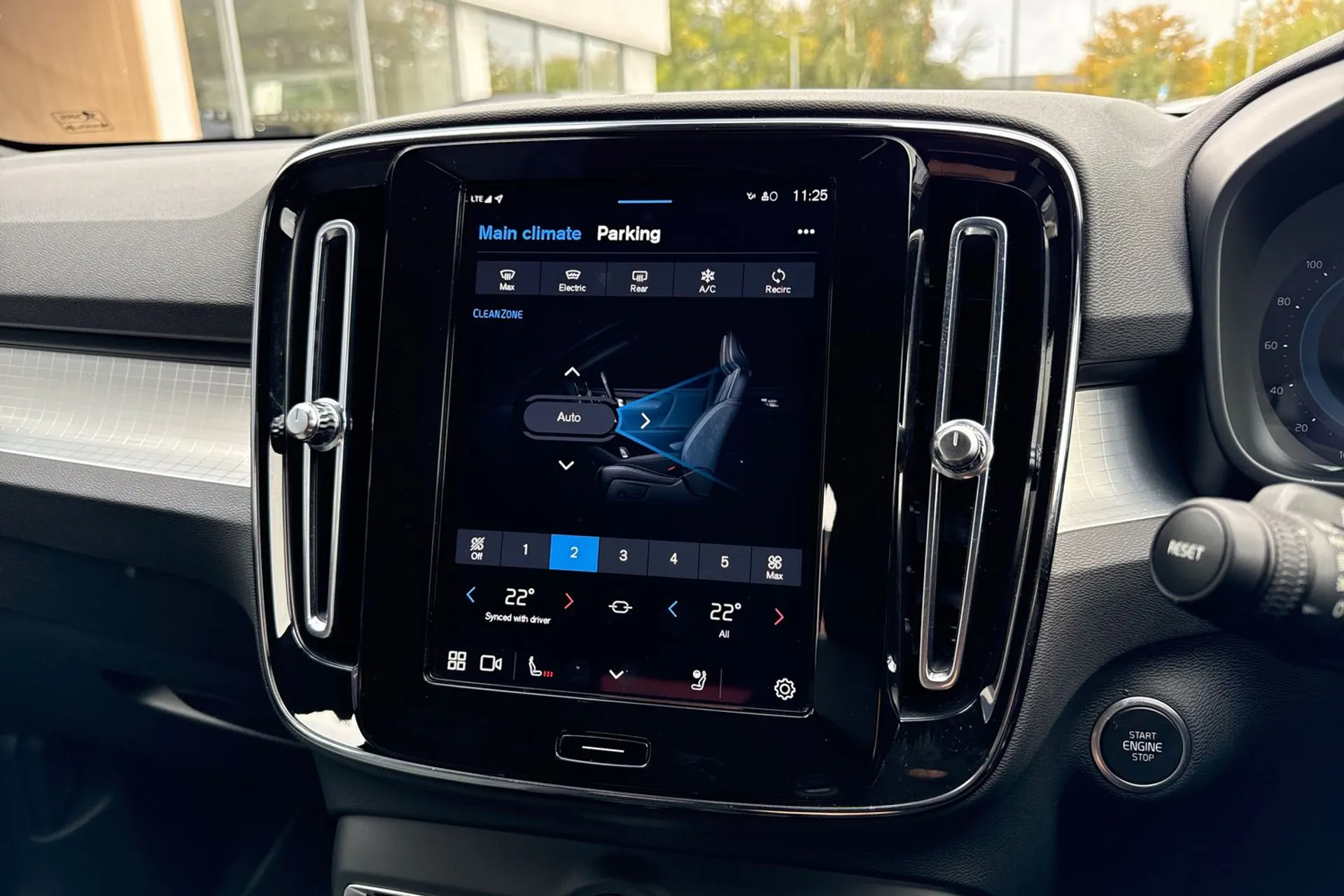 Volvo XC40 thumbnail image number 38