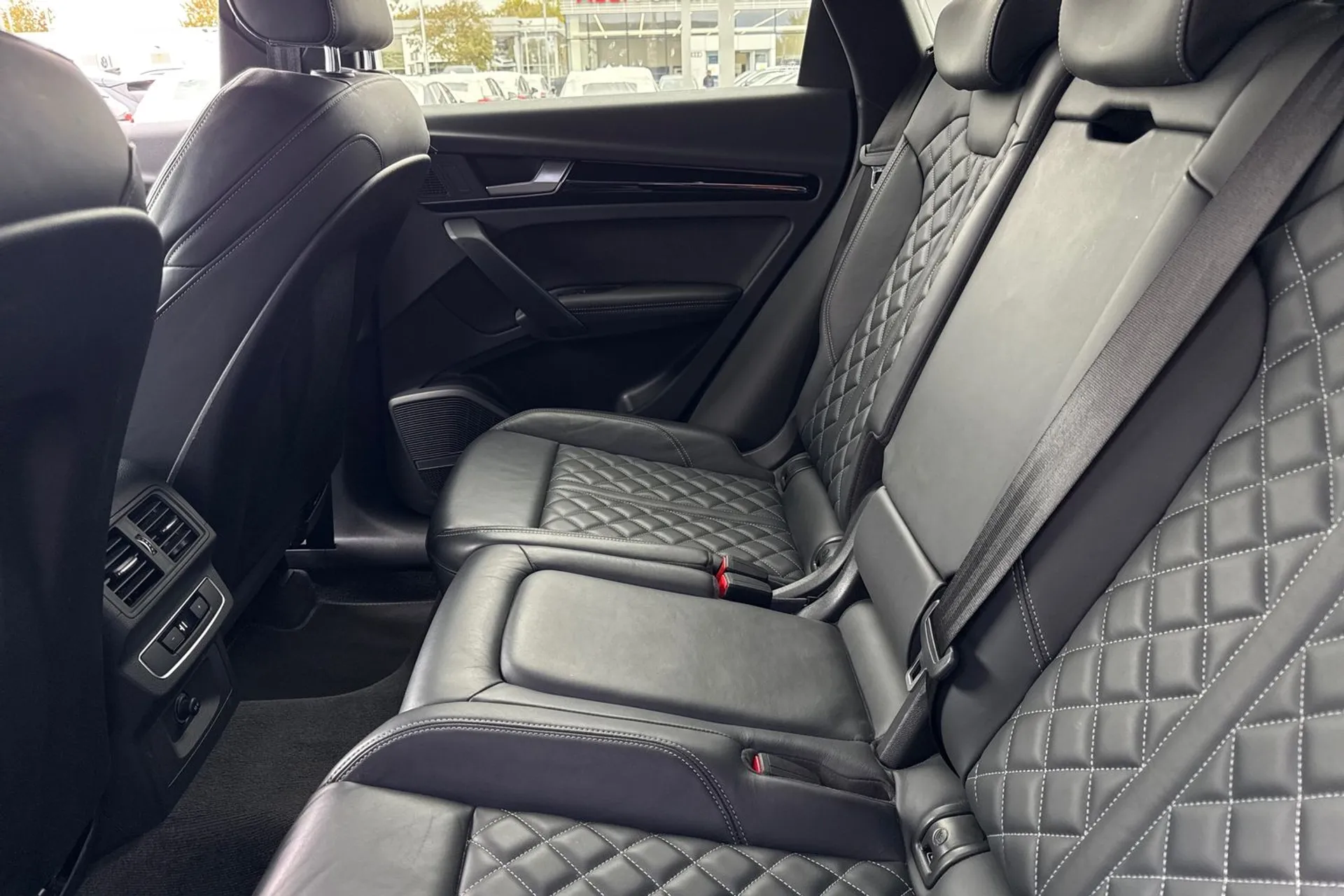 Audi Q5 thumbnail image number 32