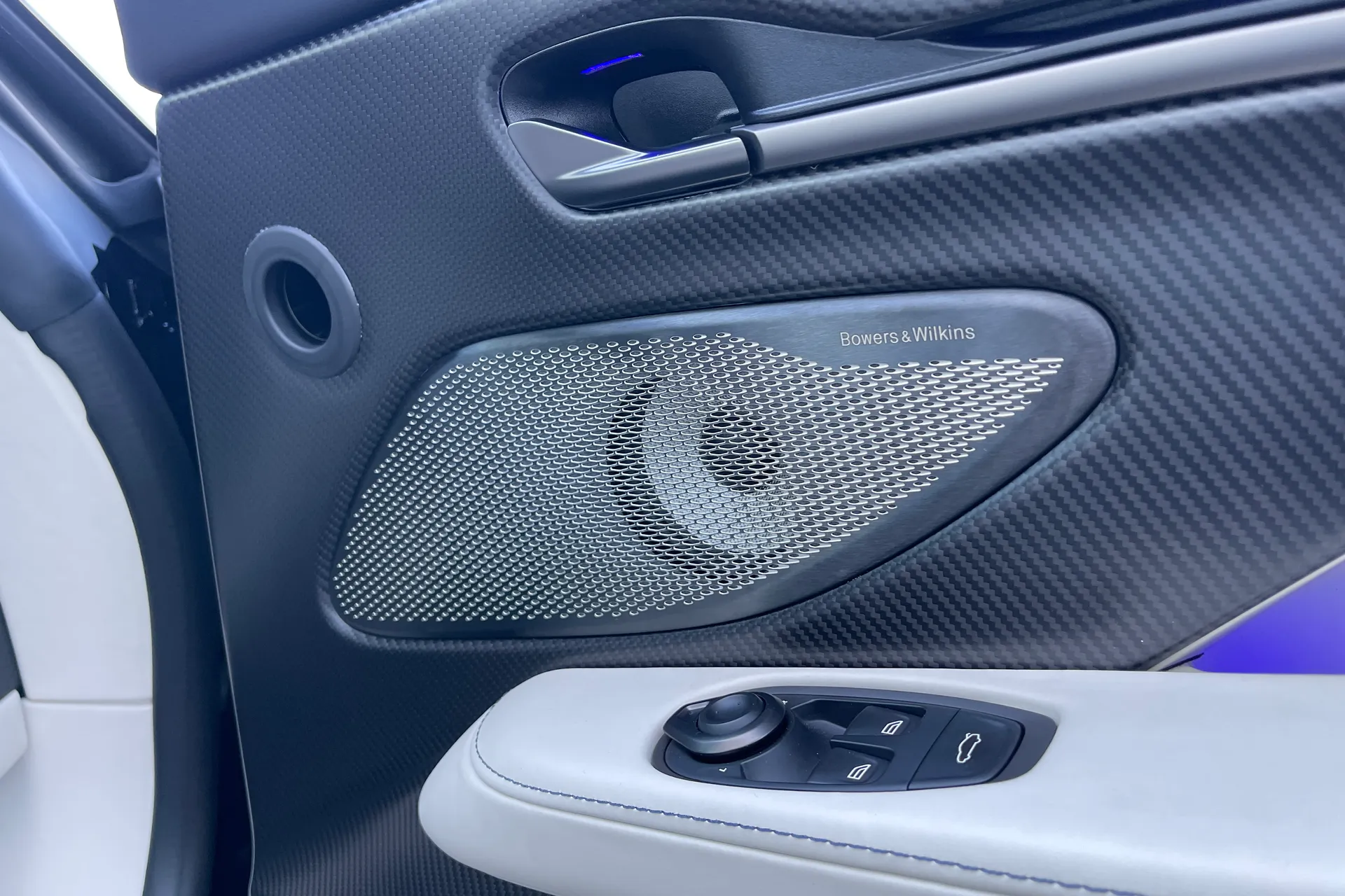 Aston Martin VANQUISH thumbnail image number 22