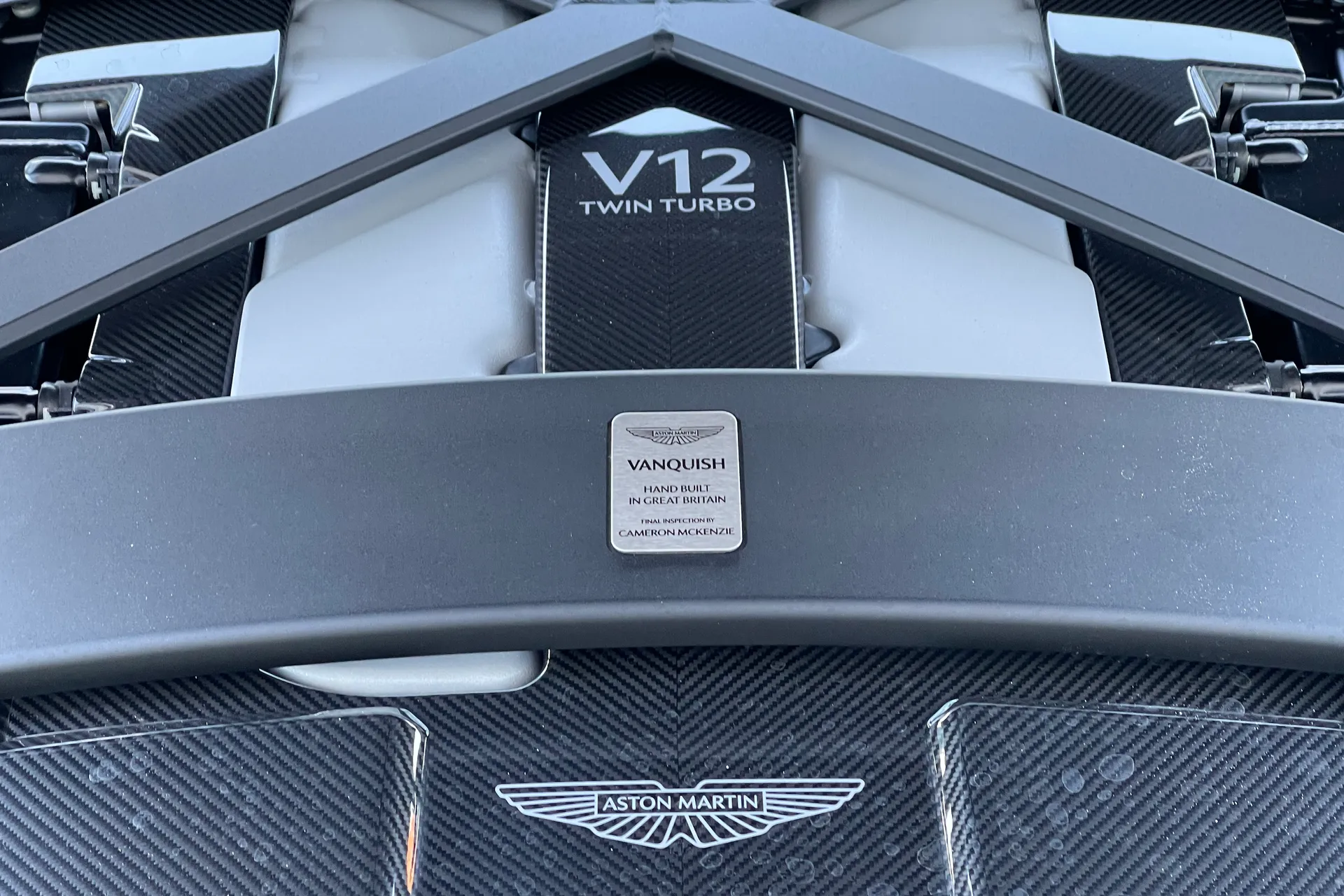 Aston Martin VANQUISH thumbnail image number 32