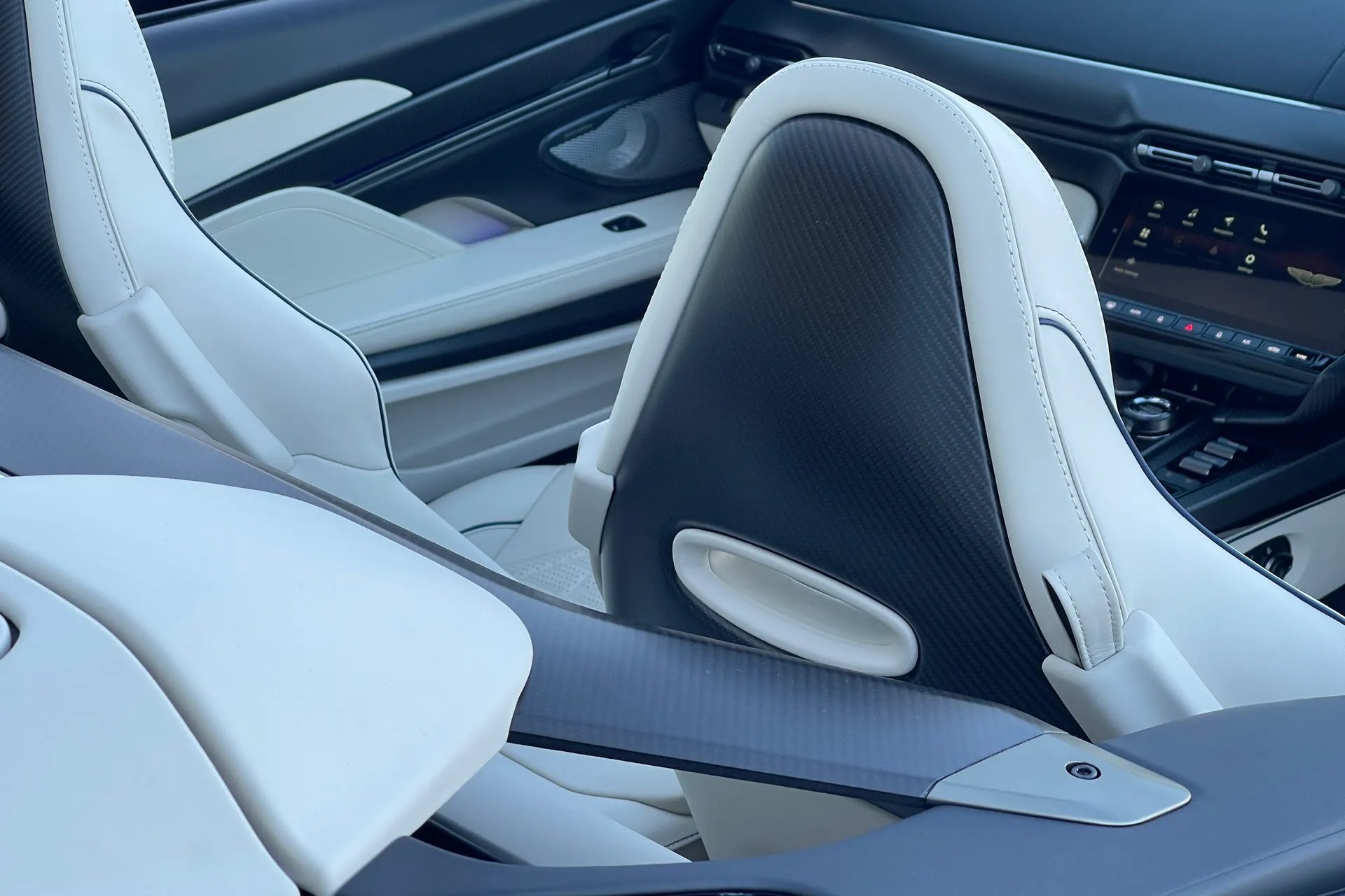 Aston Martin VANQUISH thumbnail image number 13