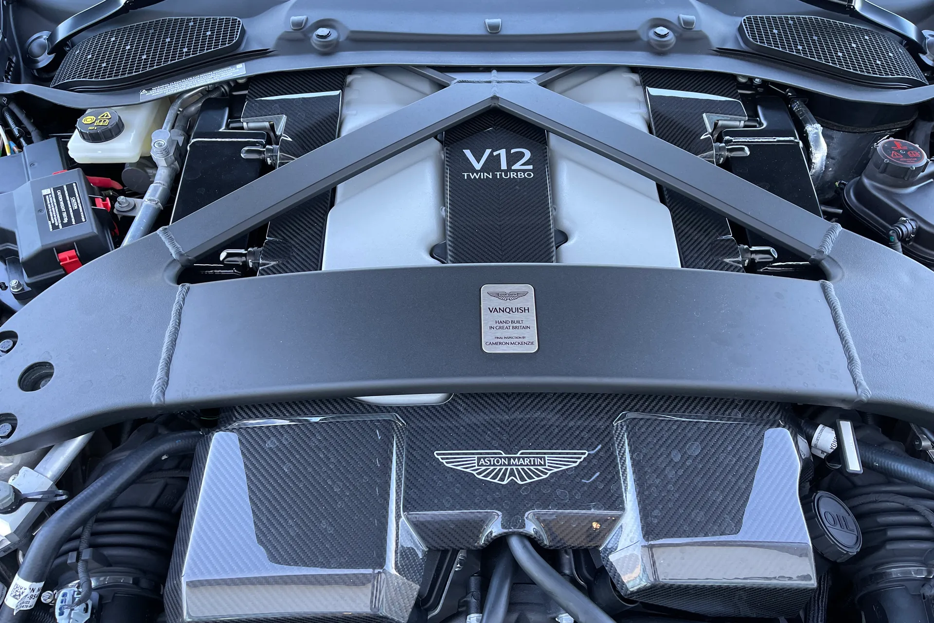 Aston Martin VANQUISH thumbnail image number 34