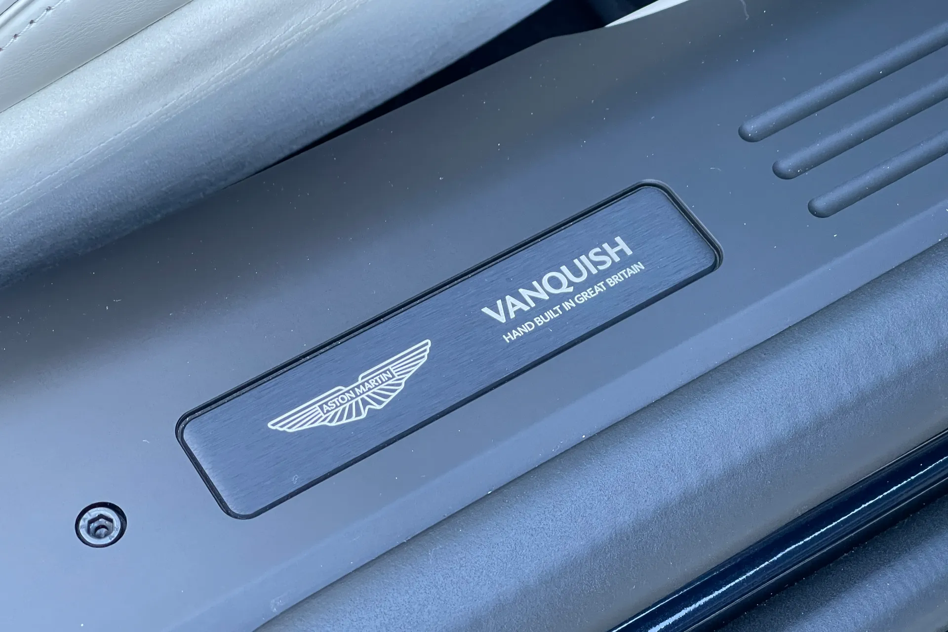 Aston Martin VANQUISH thumbnail image number 20