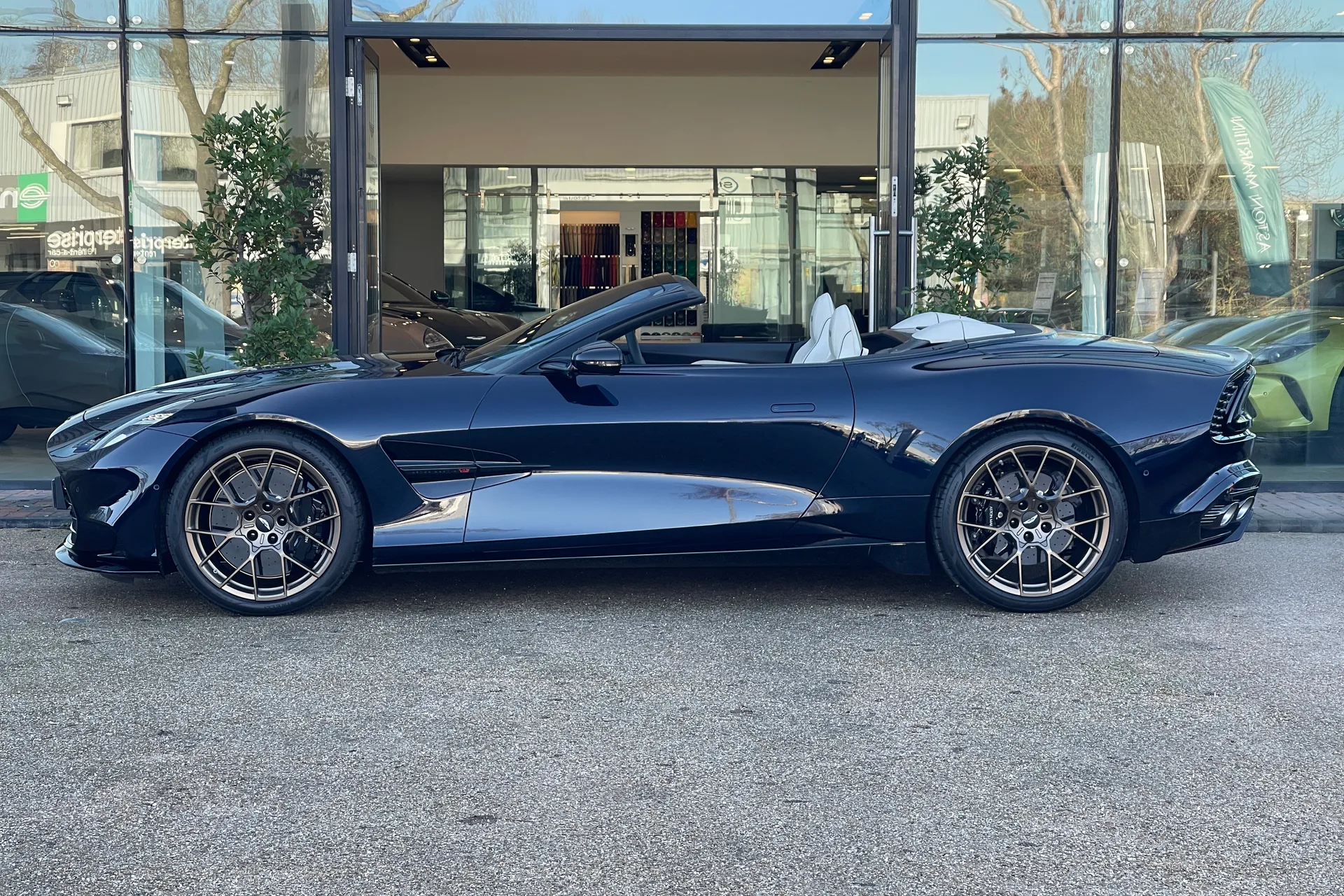 Aston Martin VANQUISH thumbnail image number 30