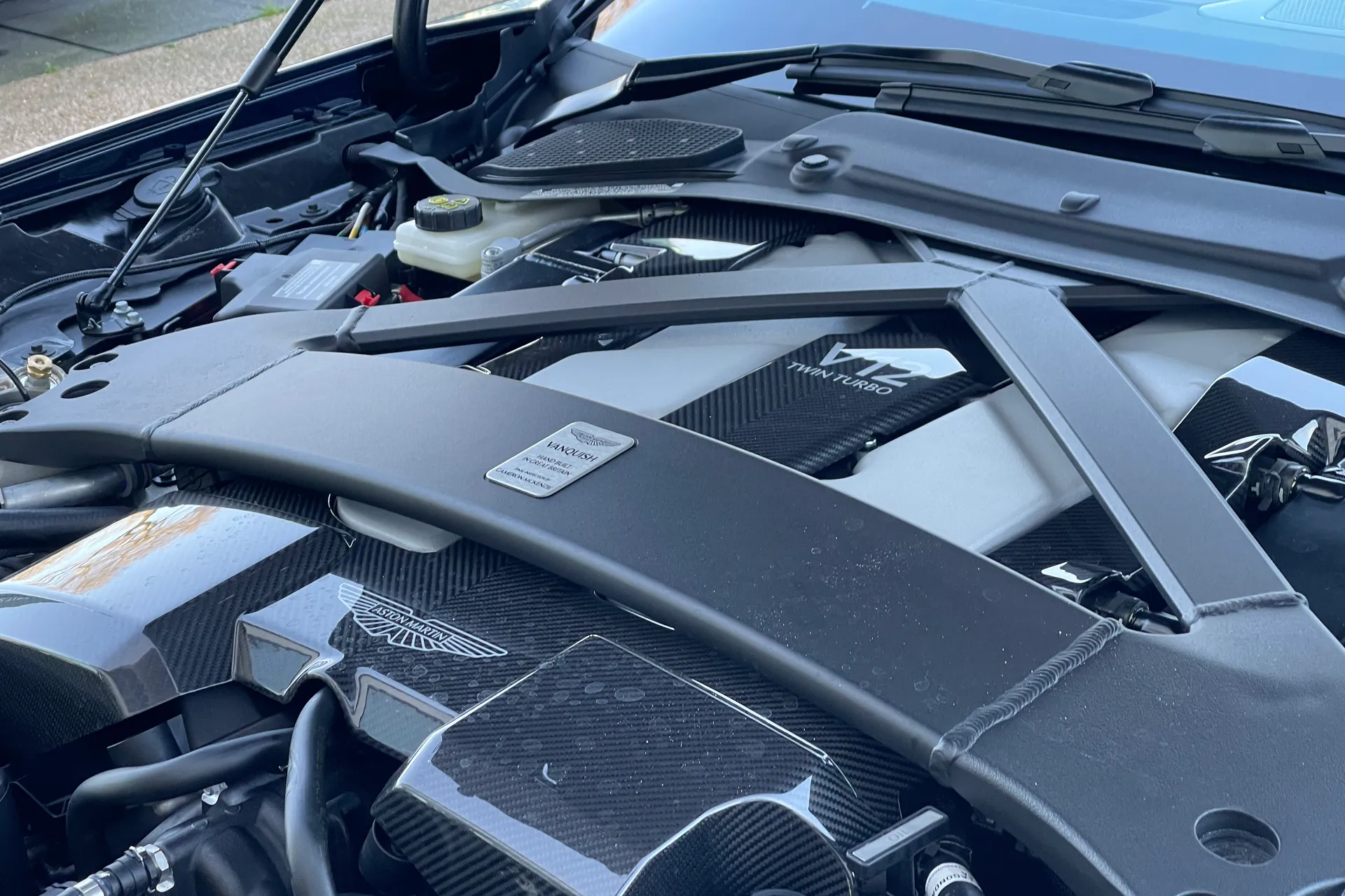 Aston Martin VANQUISH thumbnail image number 33