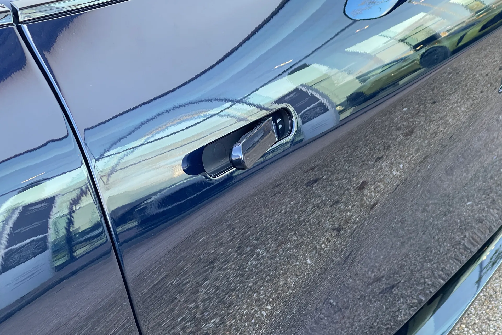 Aston Martin VANQUISH thumbnail image number 28