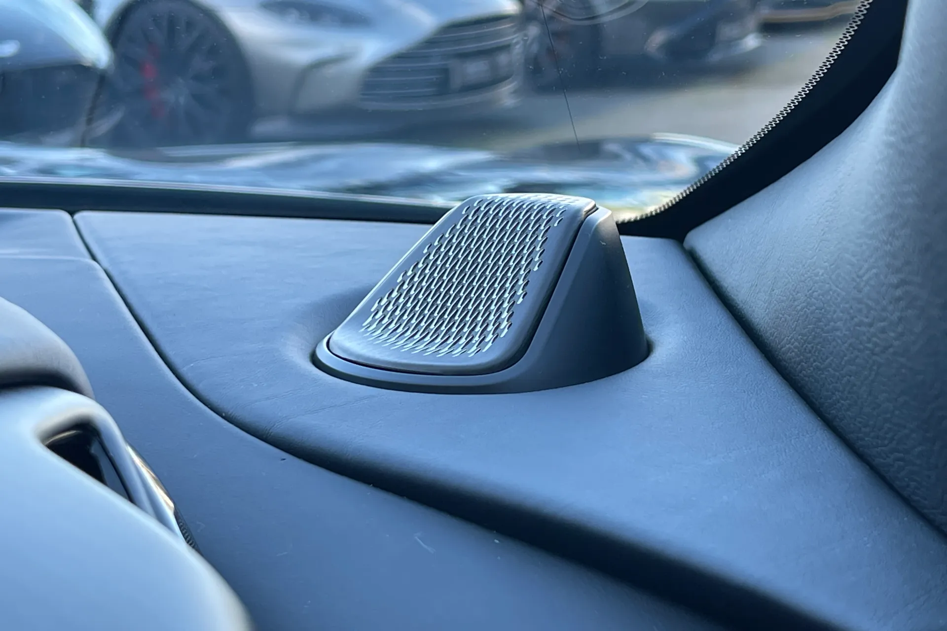 Aston Martin VANQUISH thumbnail image number 25