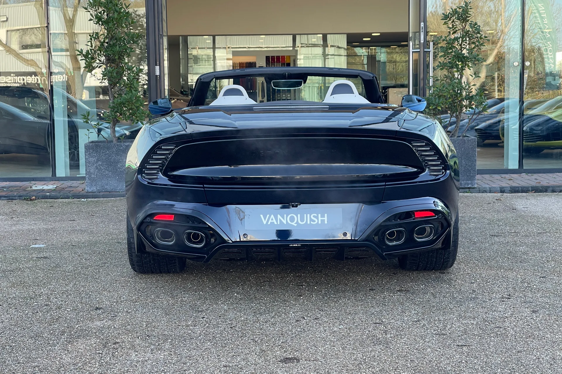 Aston Martin VANQUISH thumbnail image number 31