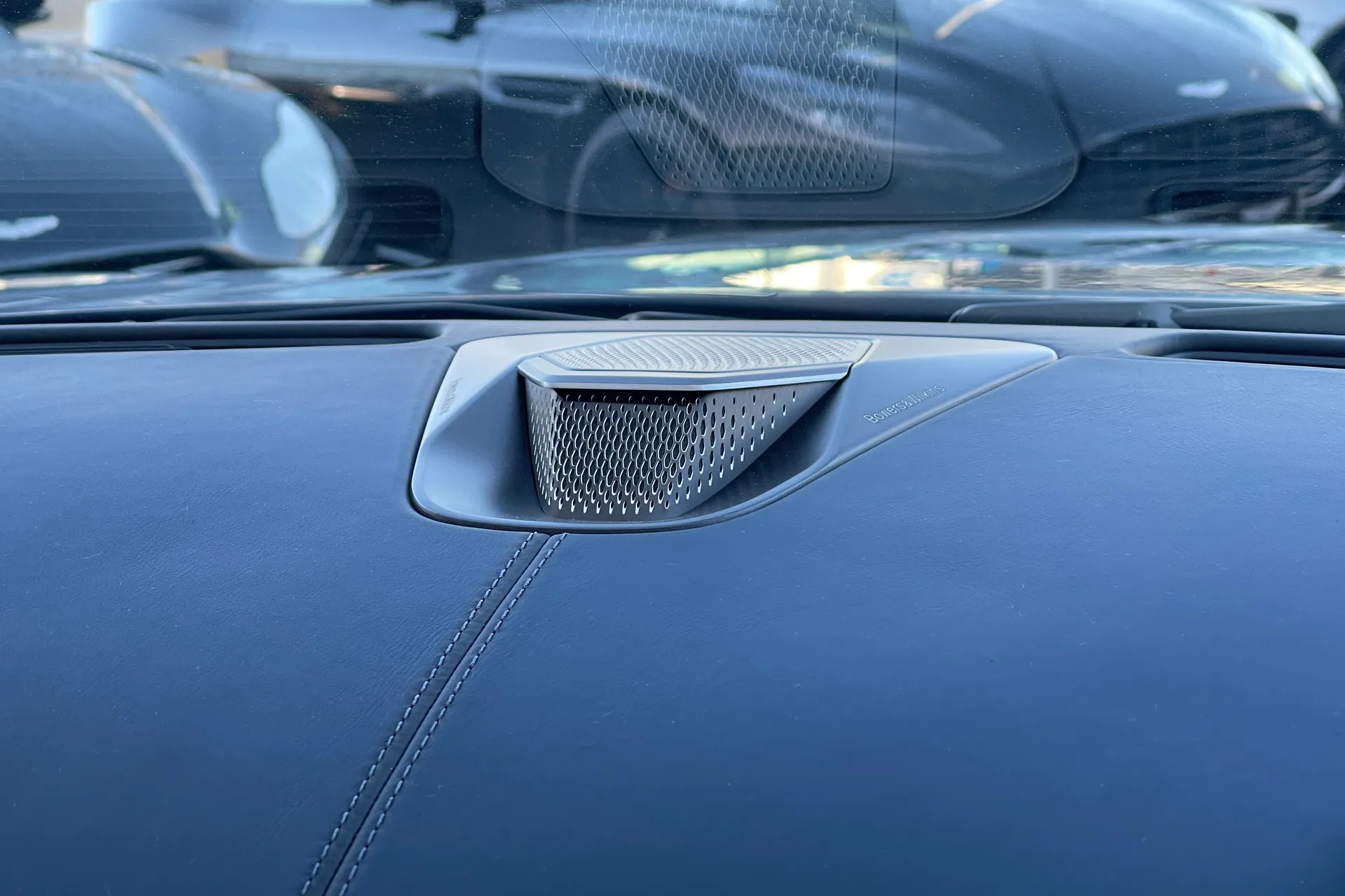 Aston Martin VANQUISH thumbnail image number 24