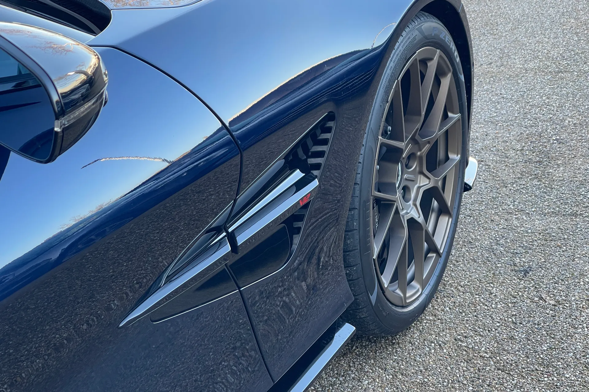 Aston Martin VANQUISH thumbnail image number 9