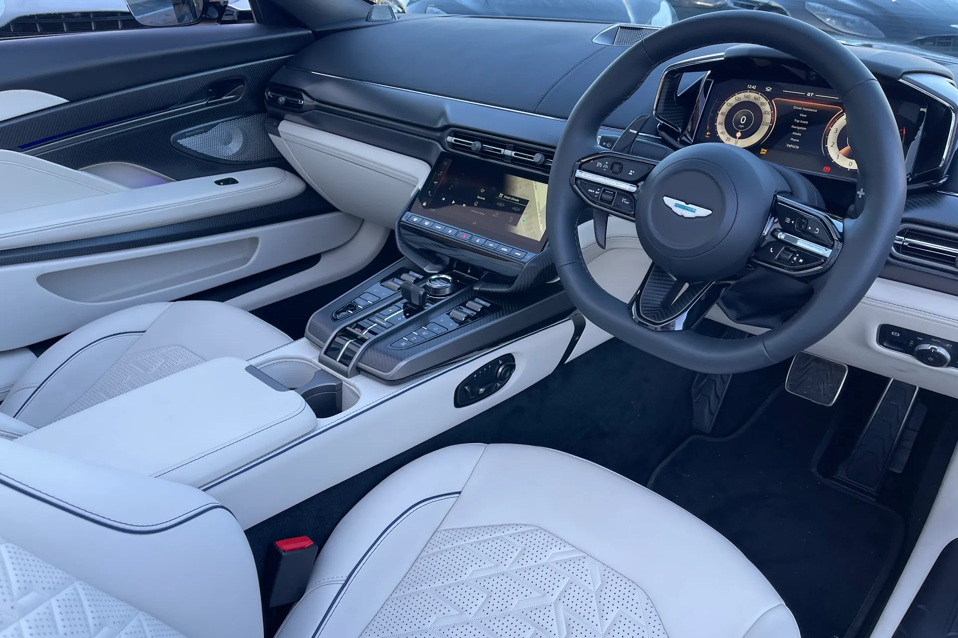 Aston Martin VANQUISH thumbnail image number 3