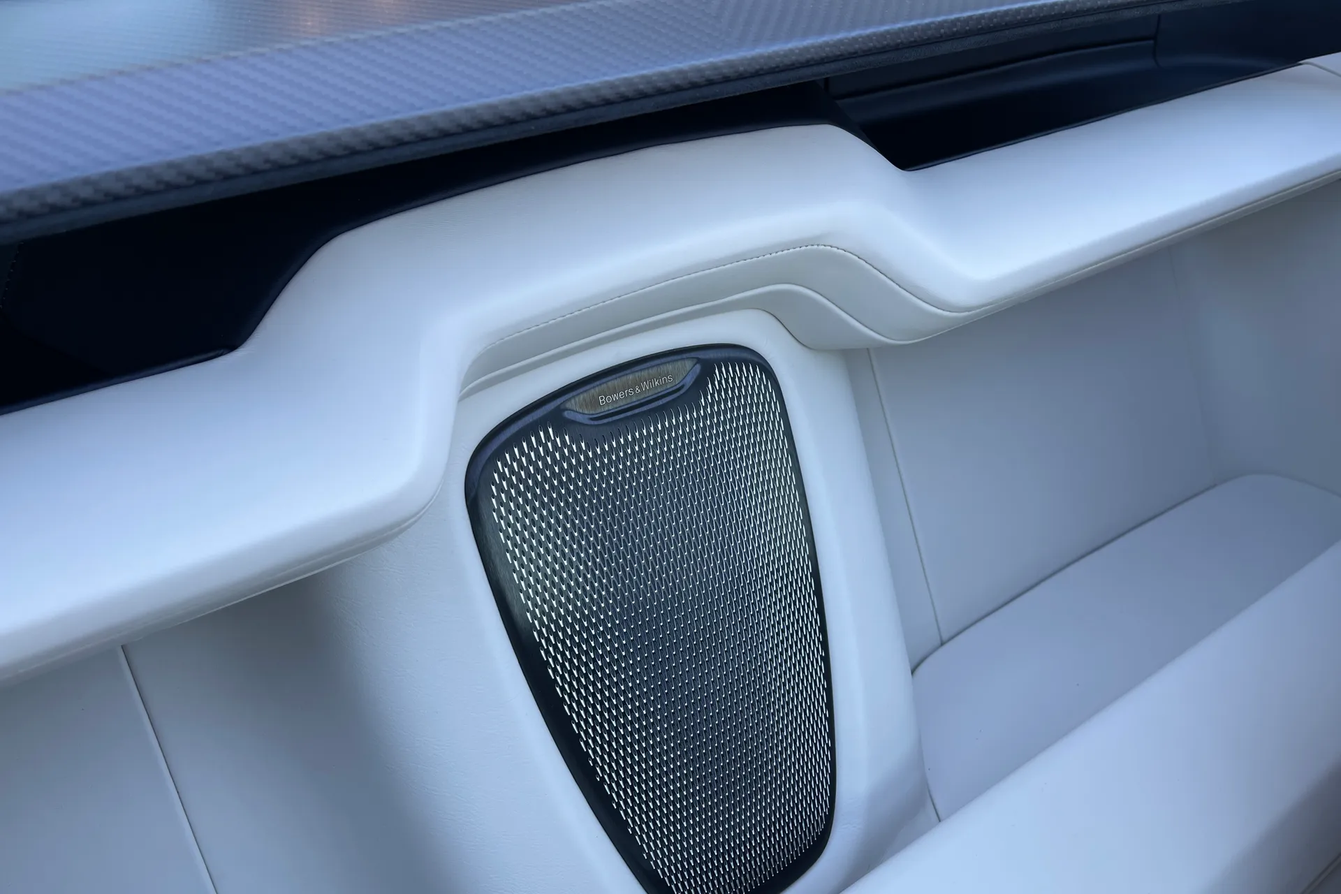 Aston Martin VANQUISH thumbnail image number 26