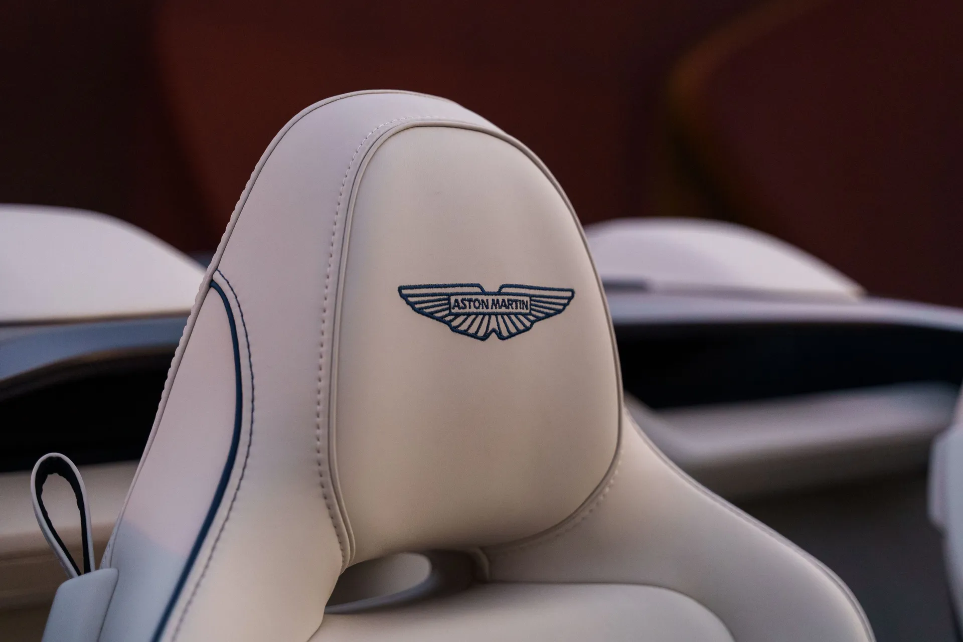 Aston Martin Vanquish thumbnail image number 13