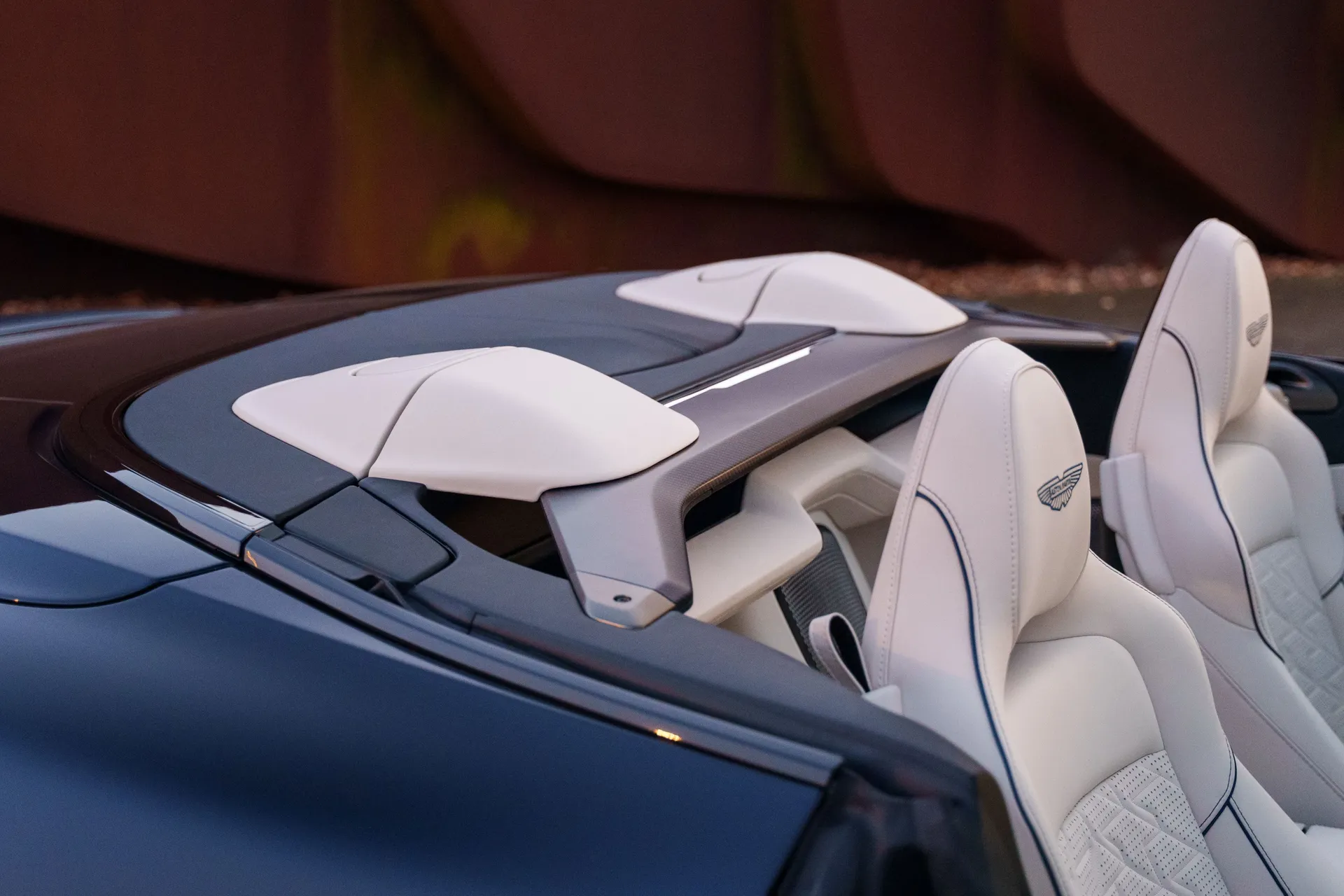 Aston Martin Vanquish thumbnail image number 19