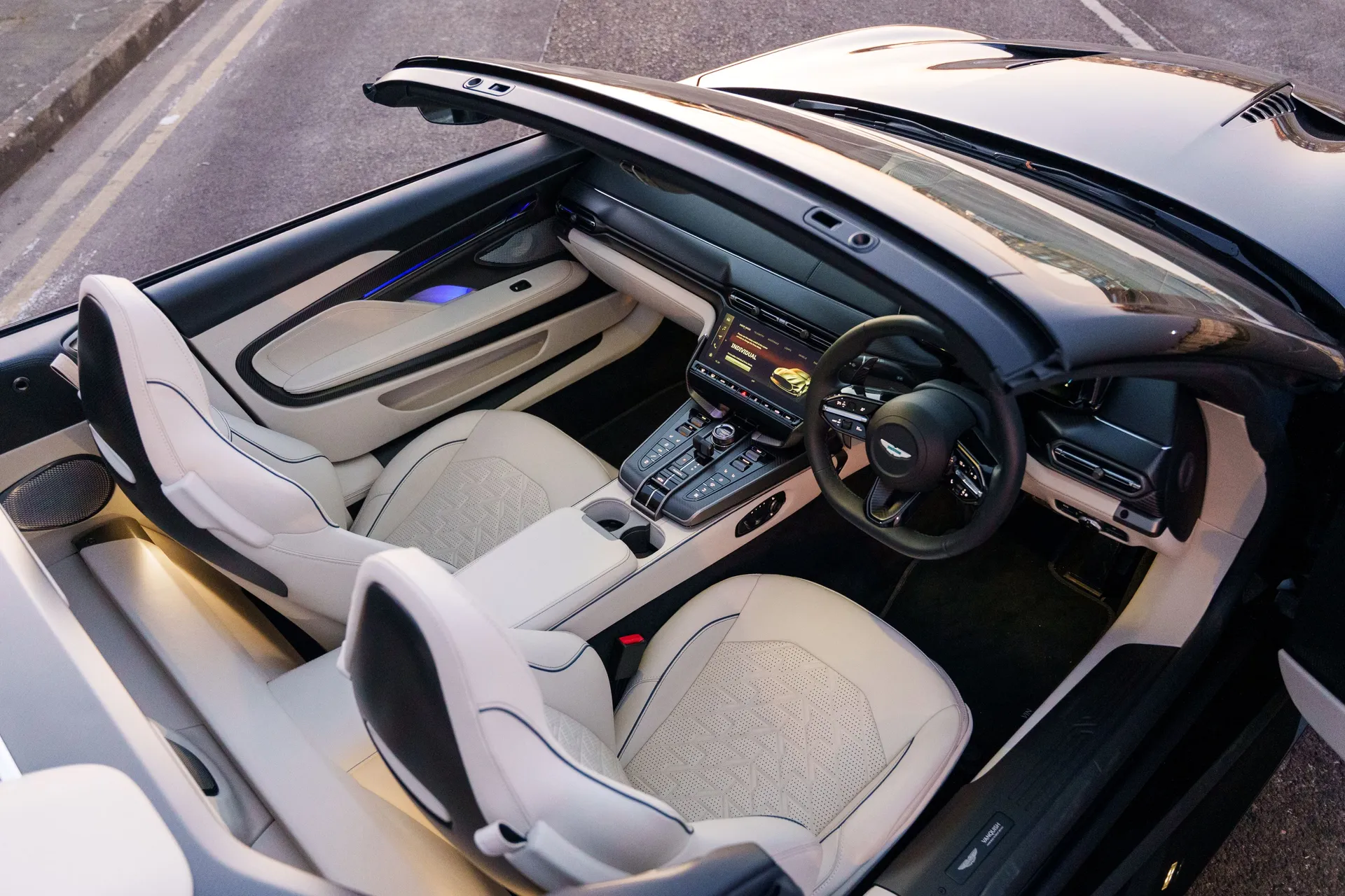 Aston Martin Vanquish thumbnail image number 17