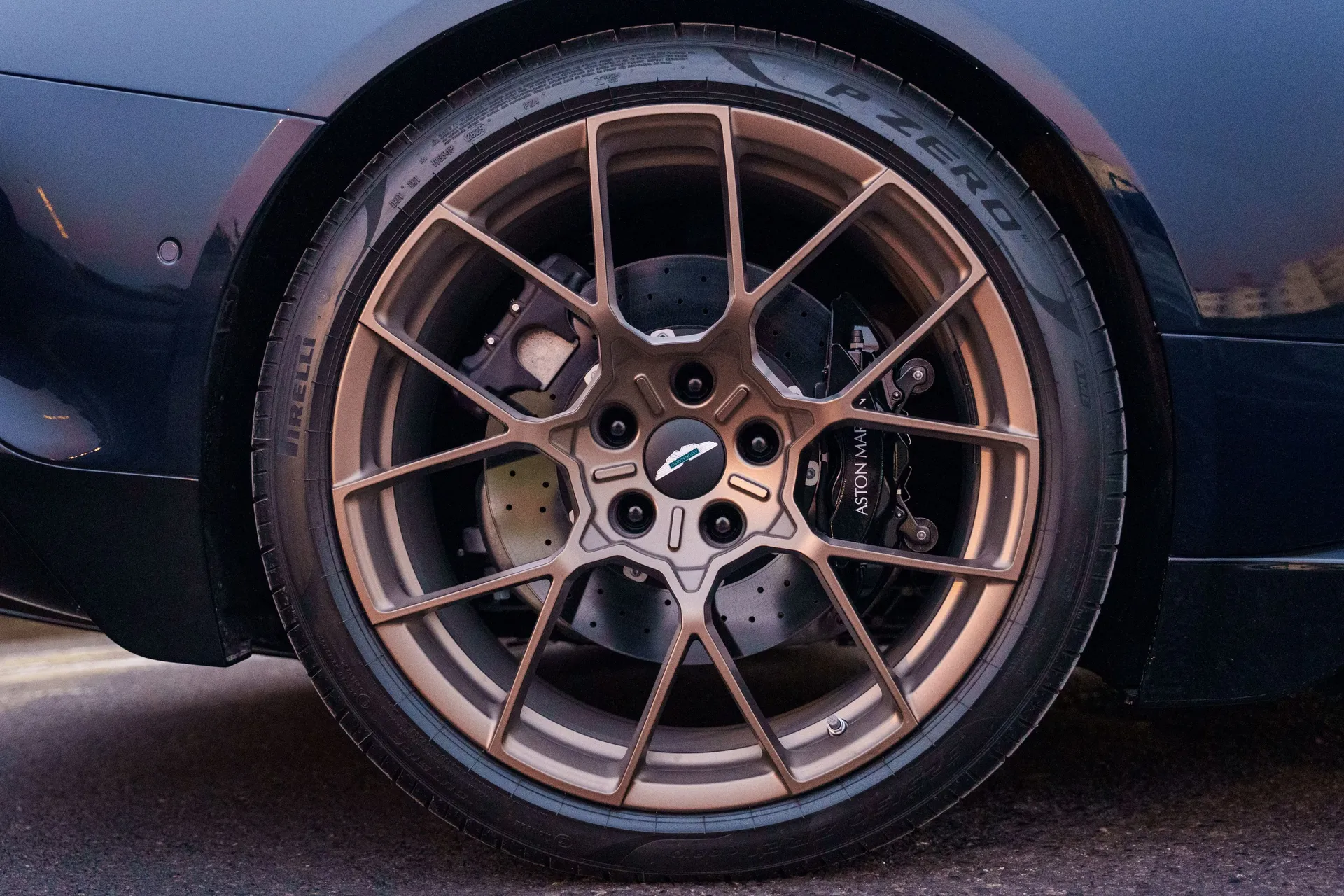 Aston Martin Vanquish thumbnail image number 4