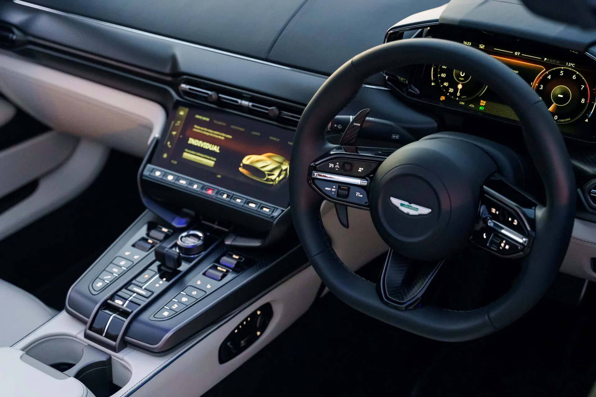 Aston Martin Vanquish thumbnail image number 11