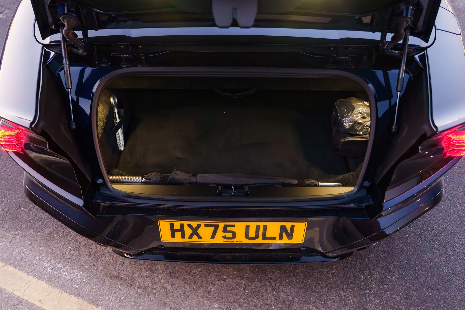 Aston Martin Vanquish thumbnail image number 26