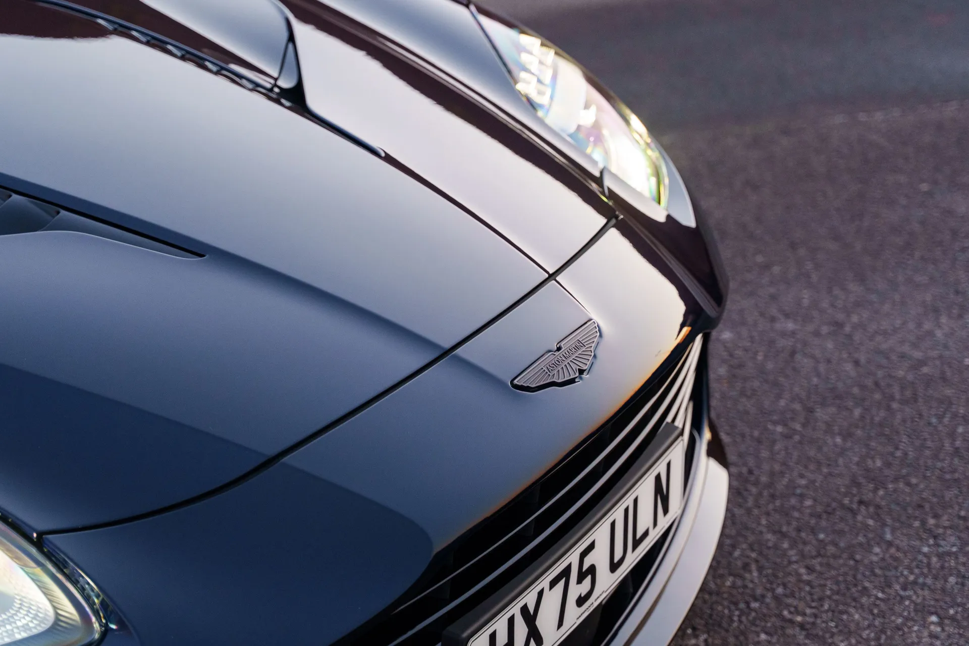 Aston Martin Vanquish thumbnail image number 9