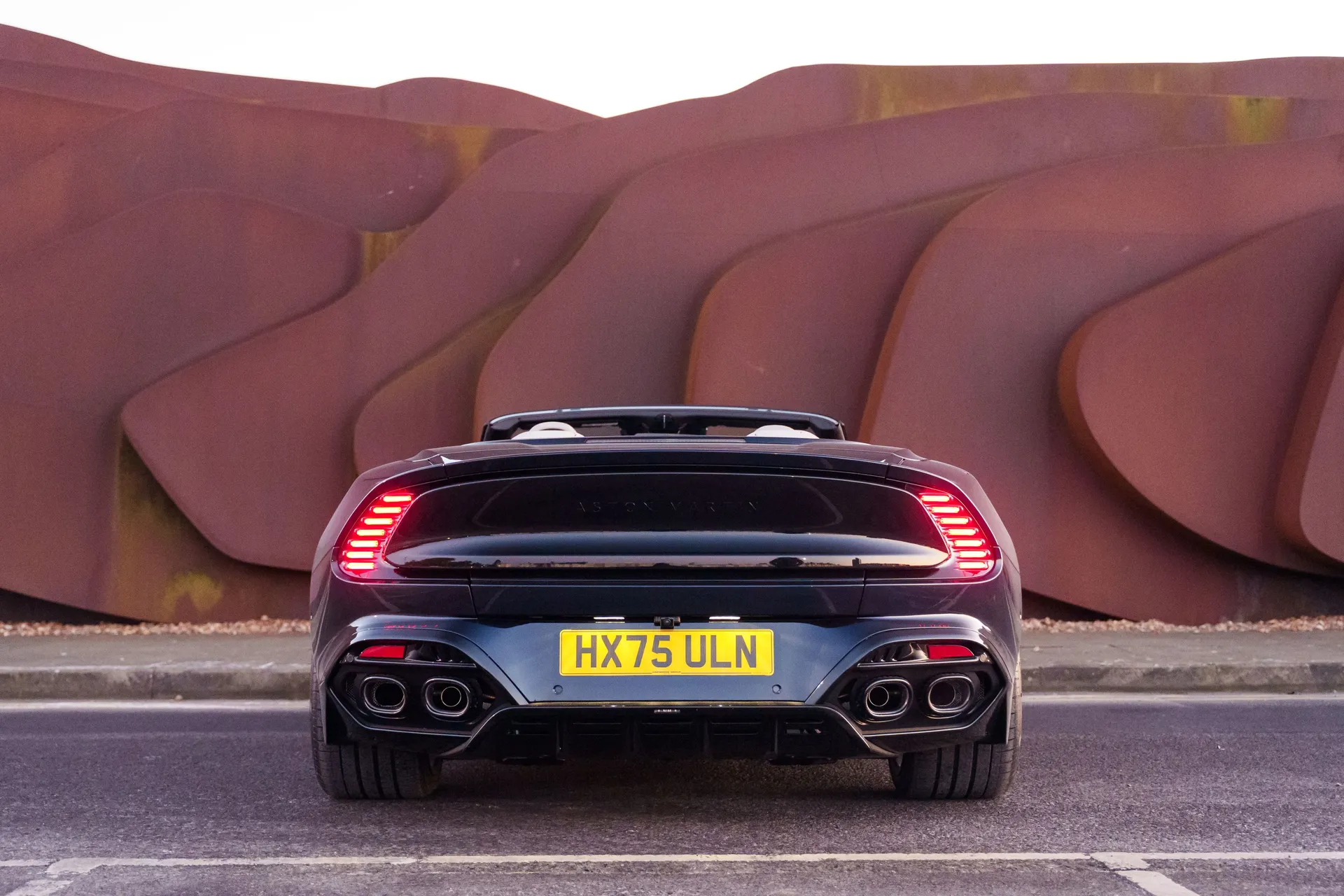 Aston Martin Vanquish thumbnail image number 23