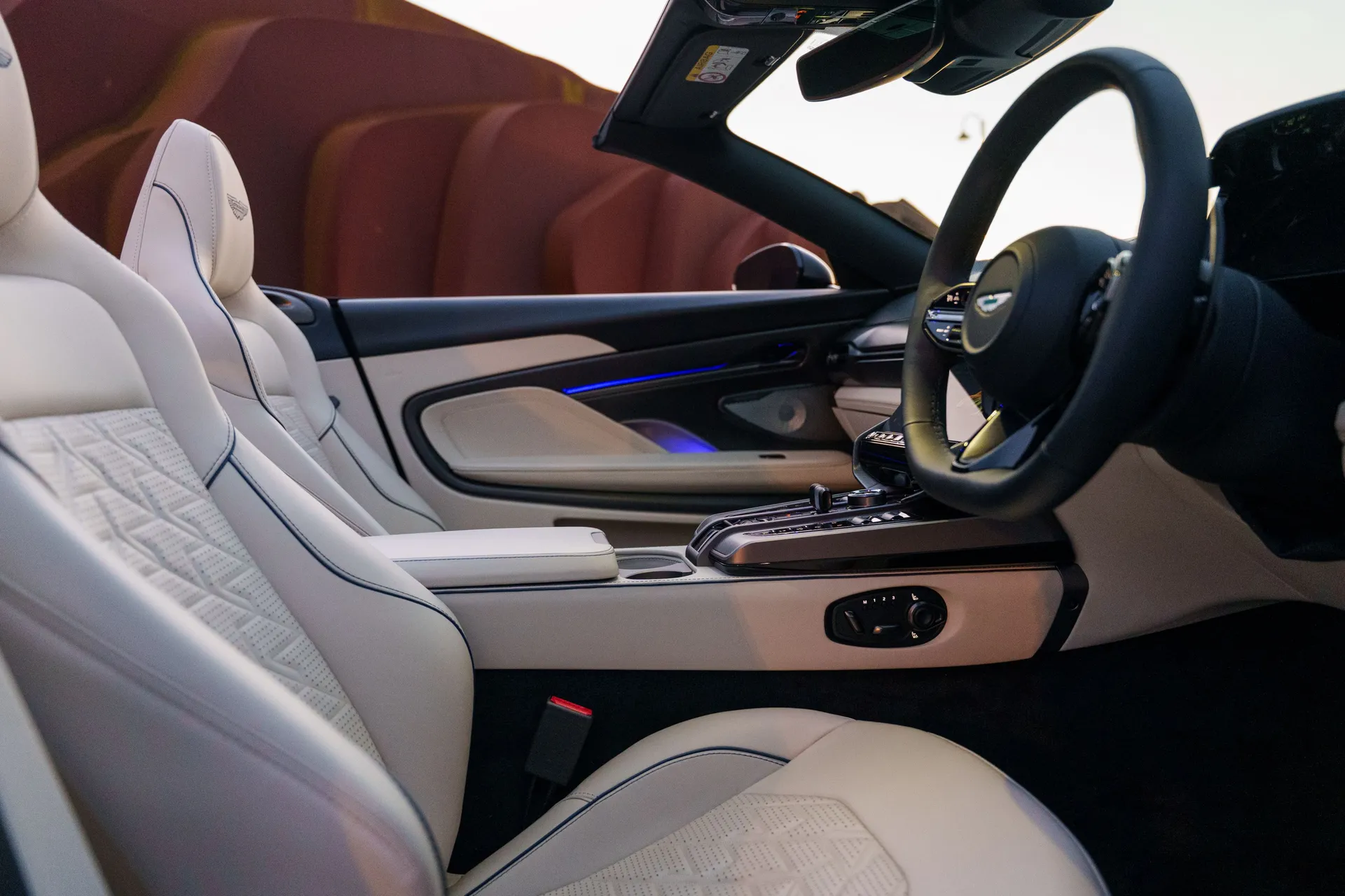 Aston Martin Vanquish thumbnail image number 14