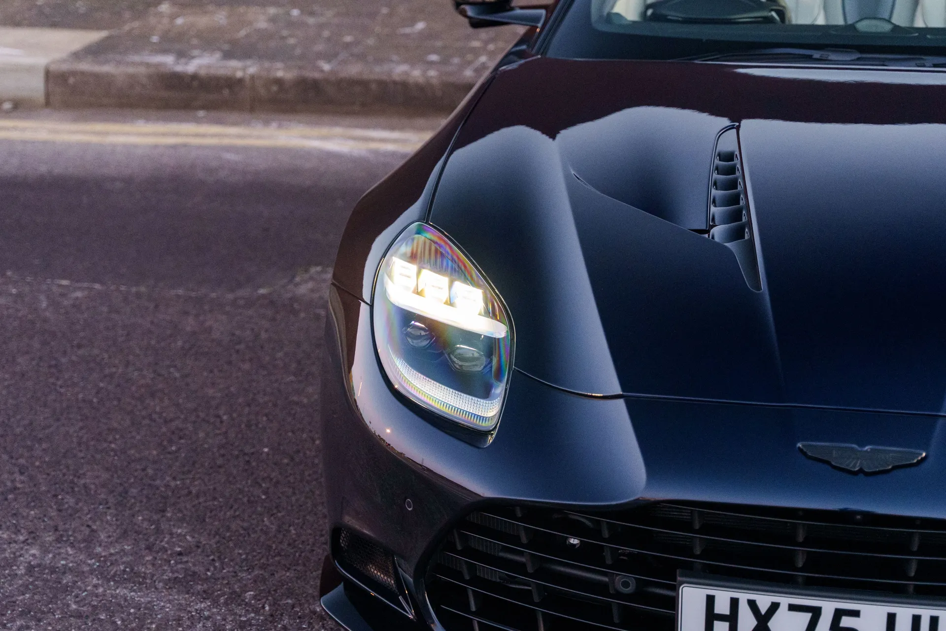 Aston Martin Vanquish thumbnail image number 7