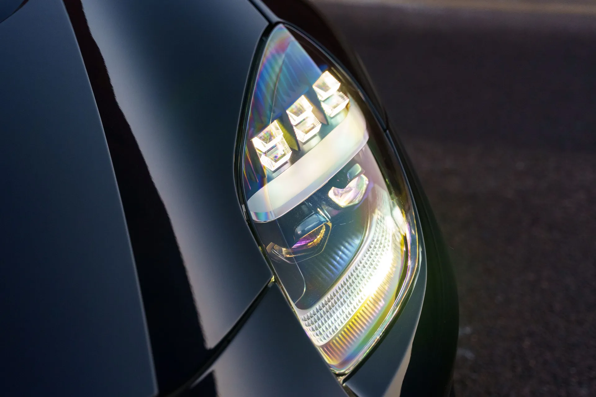 Aston Martin Vanquish thumbnail image number 24