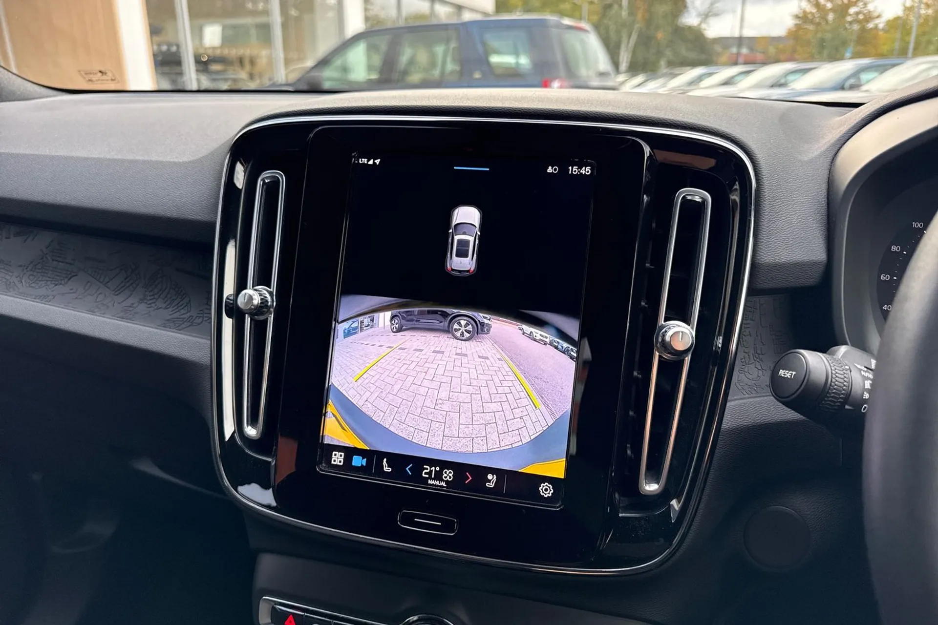 Volvo XC40 thumbnail image number 4