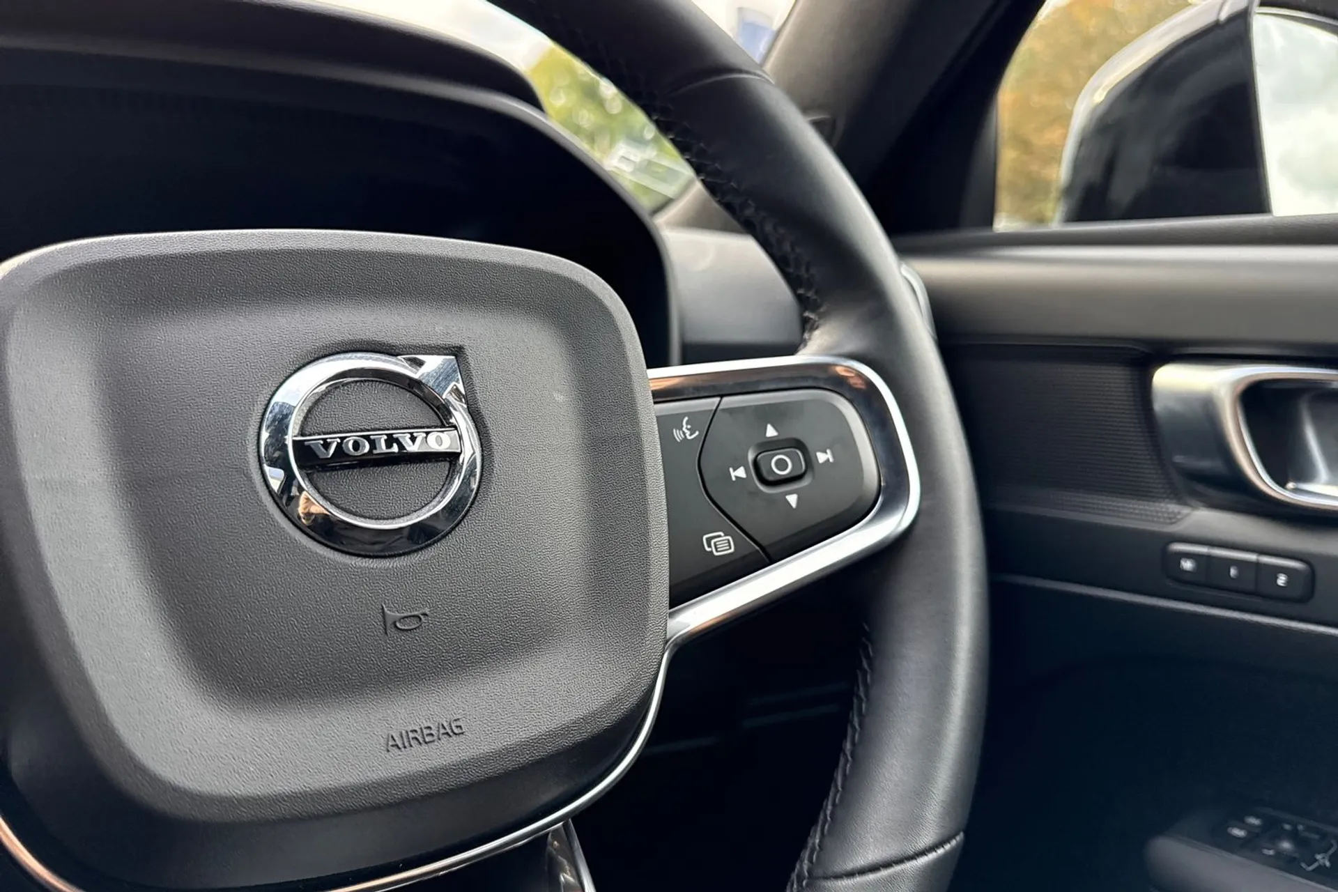 Volvo XC40 thumbnail image number 36