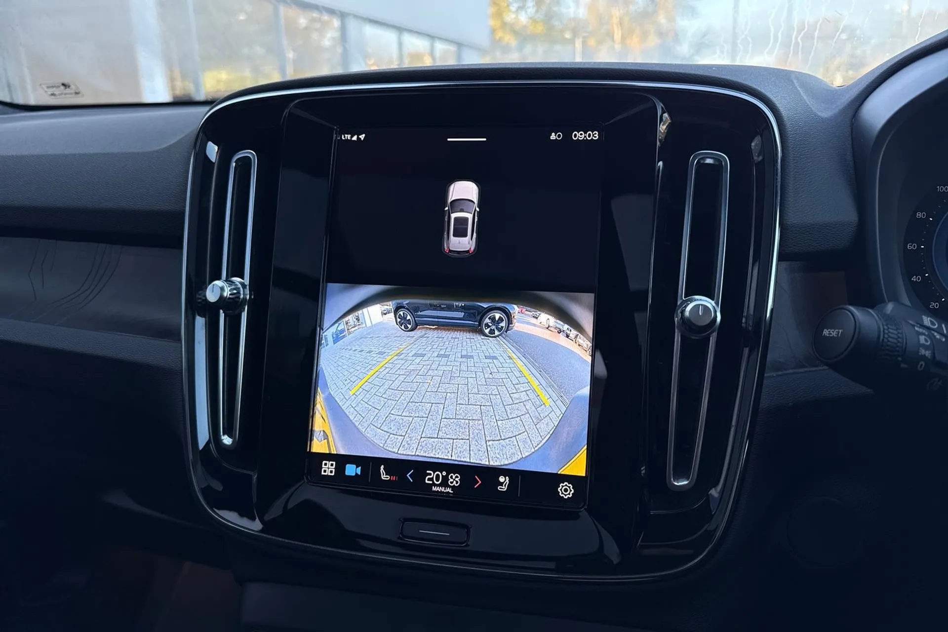 Volvo XC40 thumbnail image number 38