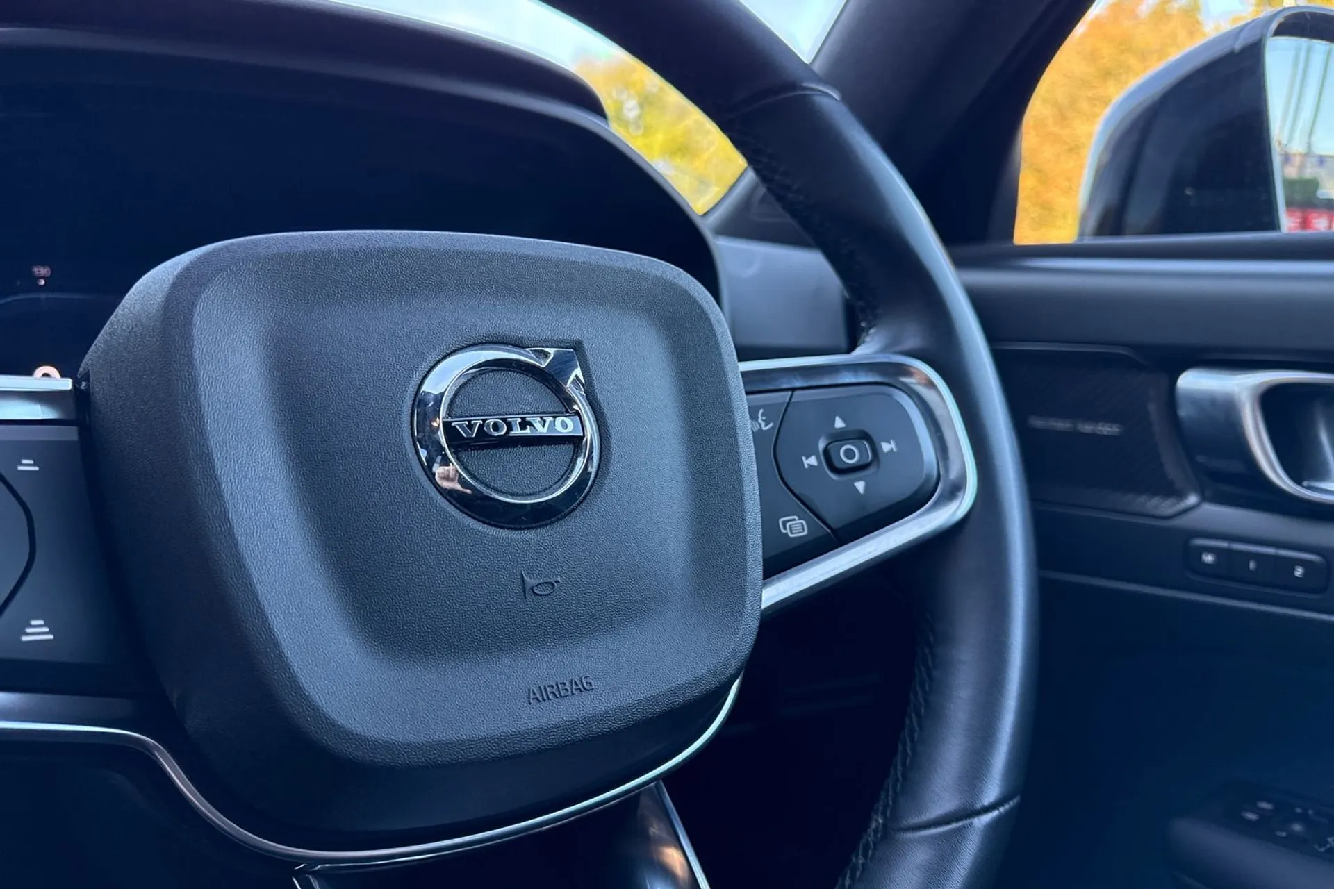 Volvo XC40 thumbnail image number 36