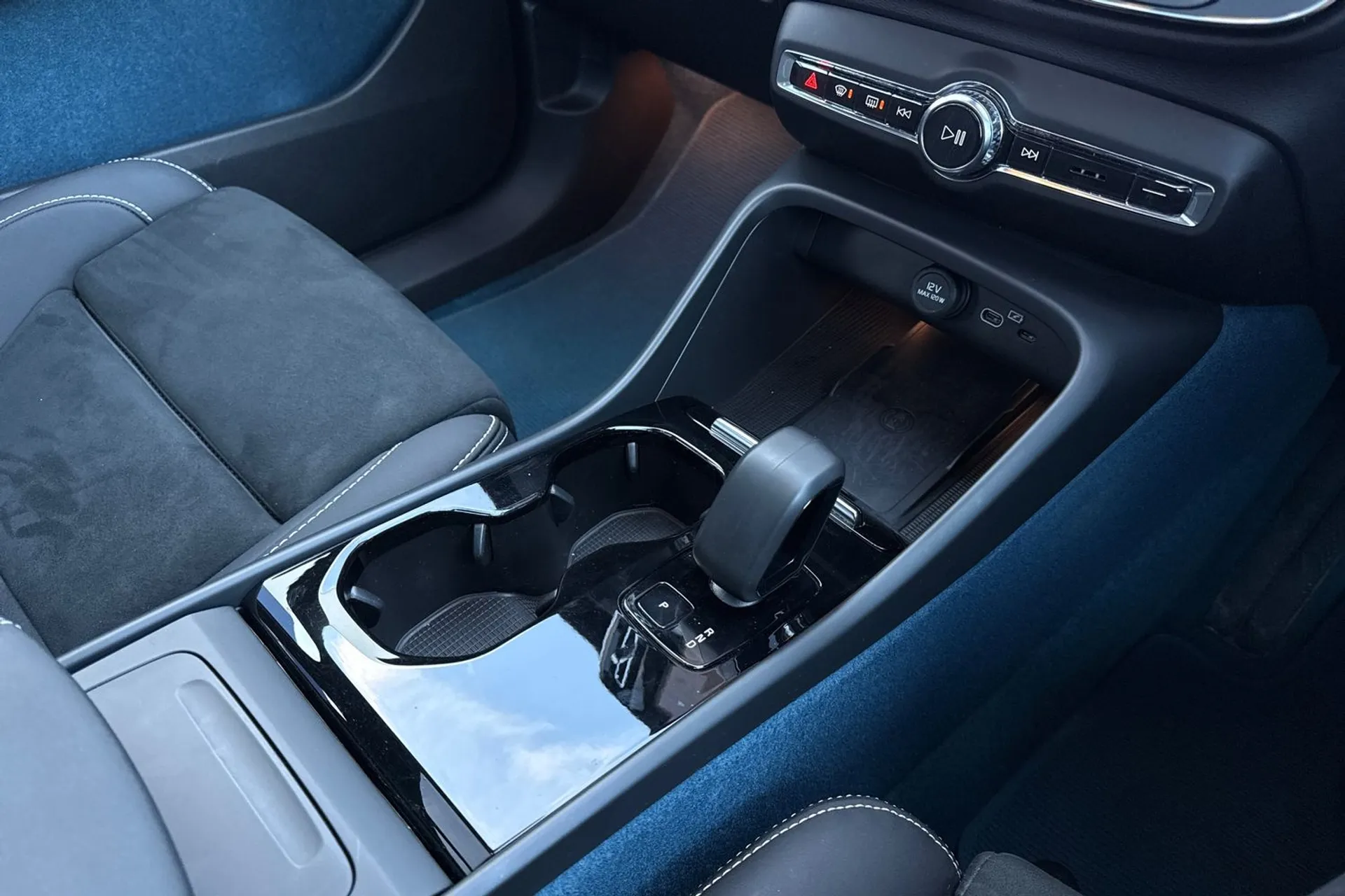 Volvo XC40 thumbnail image number 44