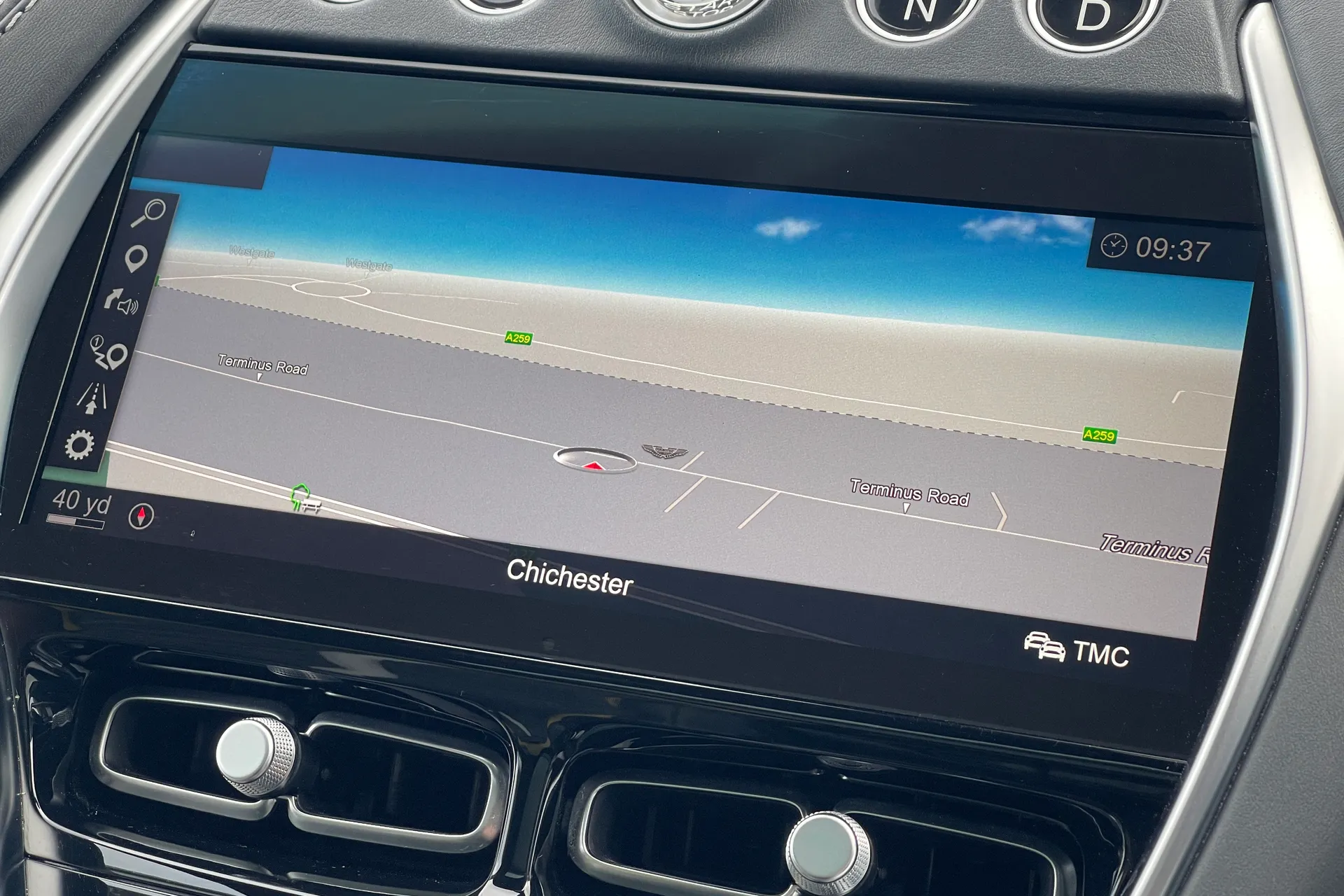 Aston Martin DBX thumbnail image number 38