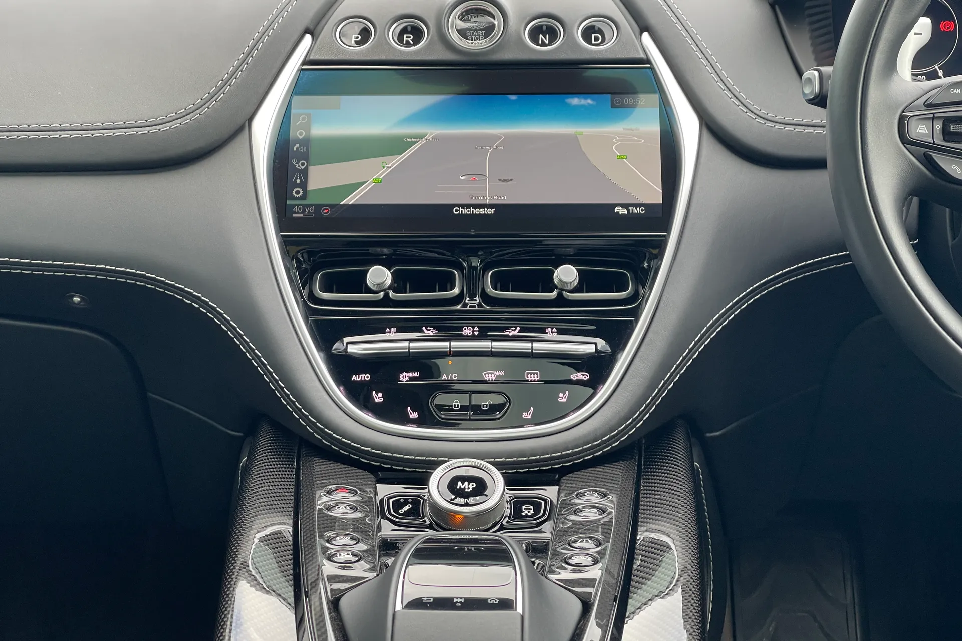 Aston Martin DBX thumbnail image number 10