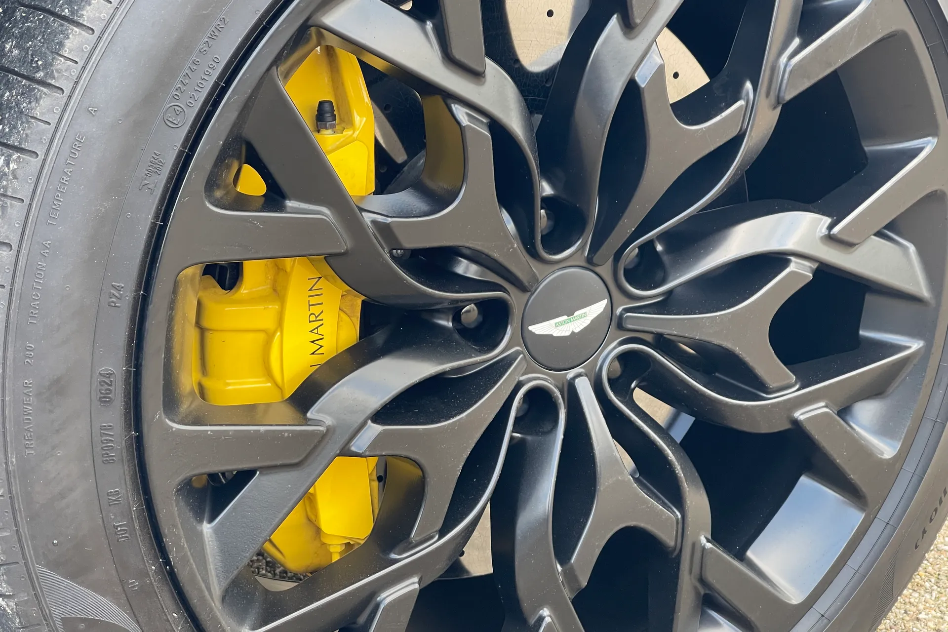 Aston Martin DBX thumbnail image number 56
