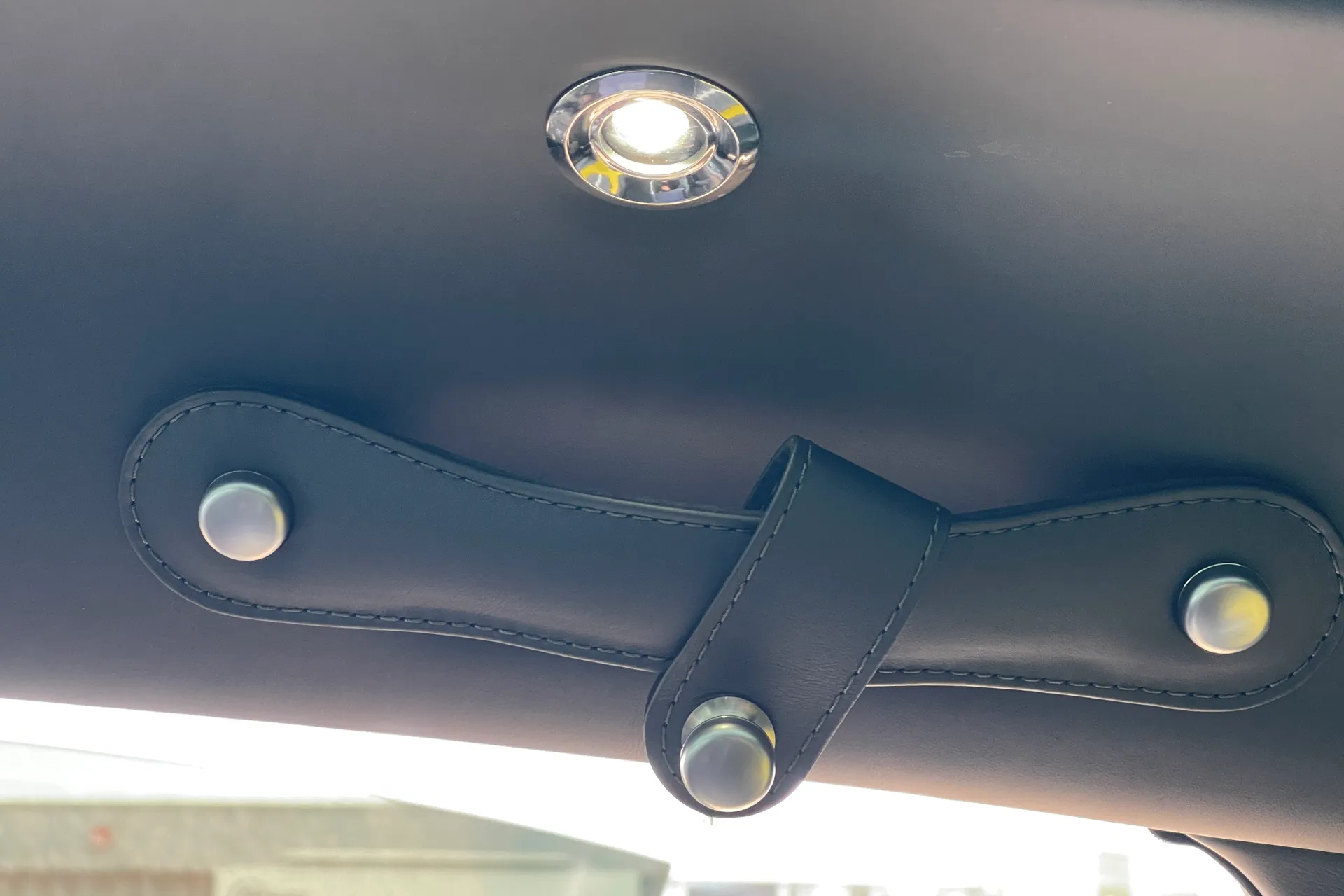 Aston Martin DBX thumbnail image number 63