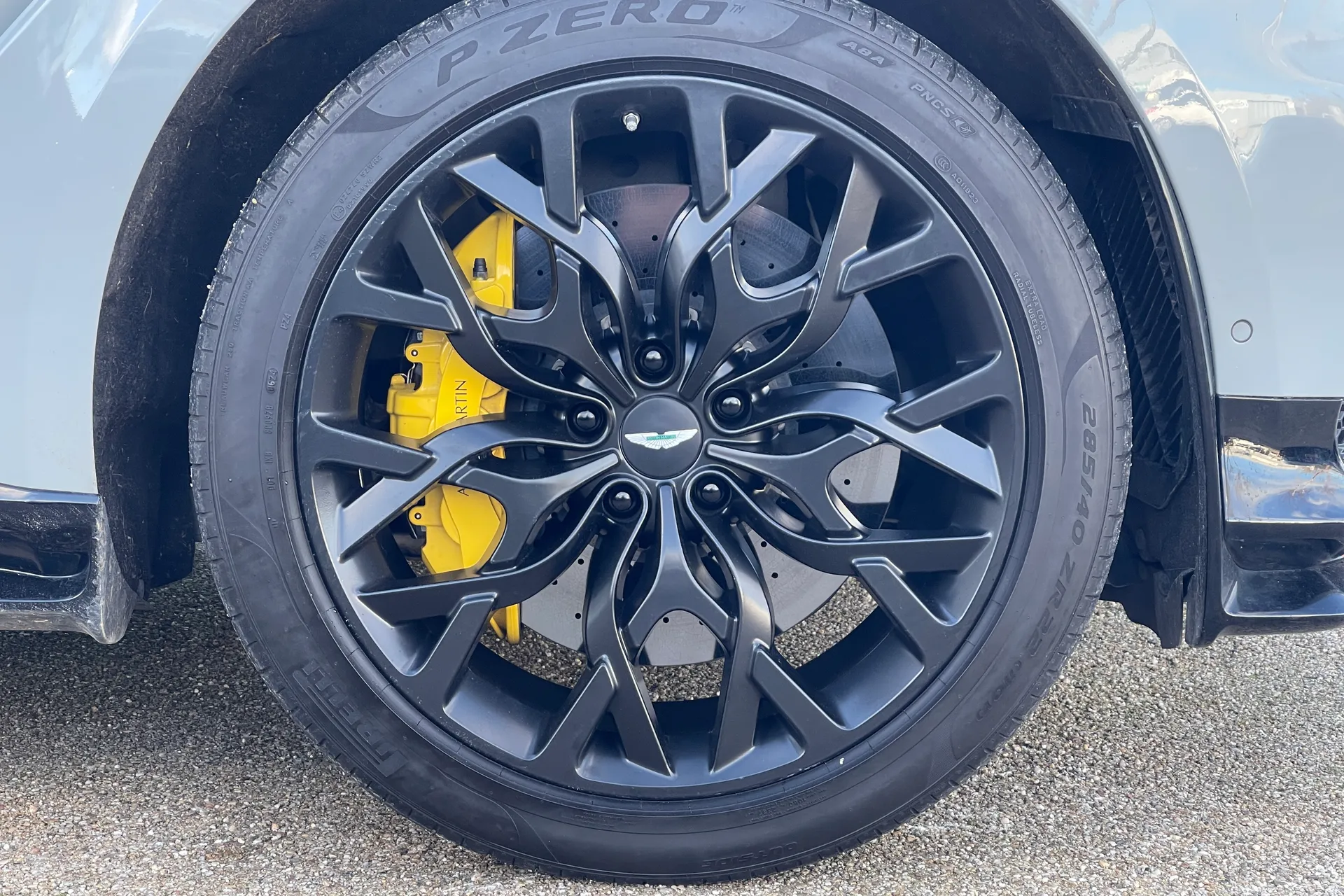 Aston Martin DBX thumbnail image number 4