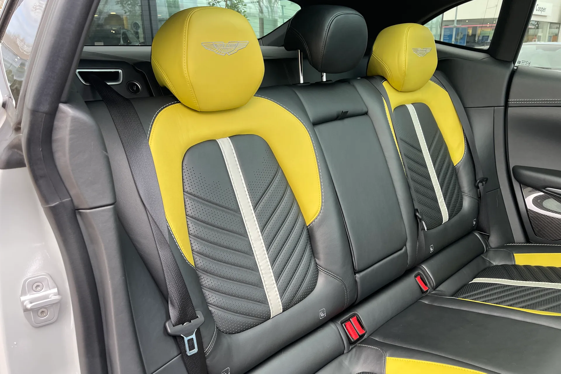 Aston Martin DBX thumbnail image number 25