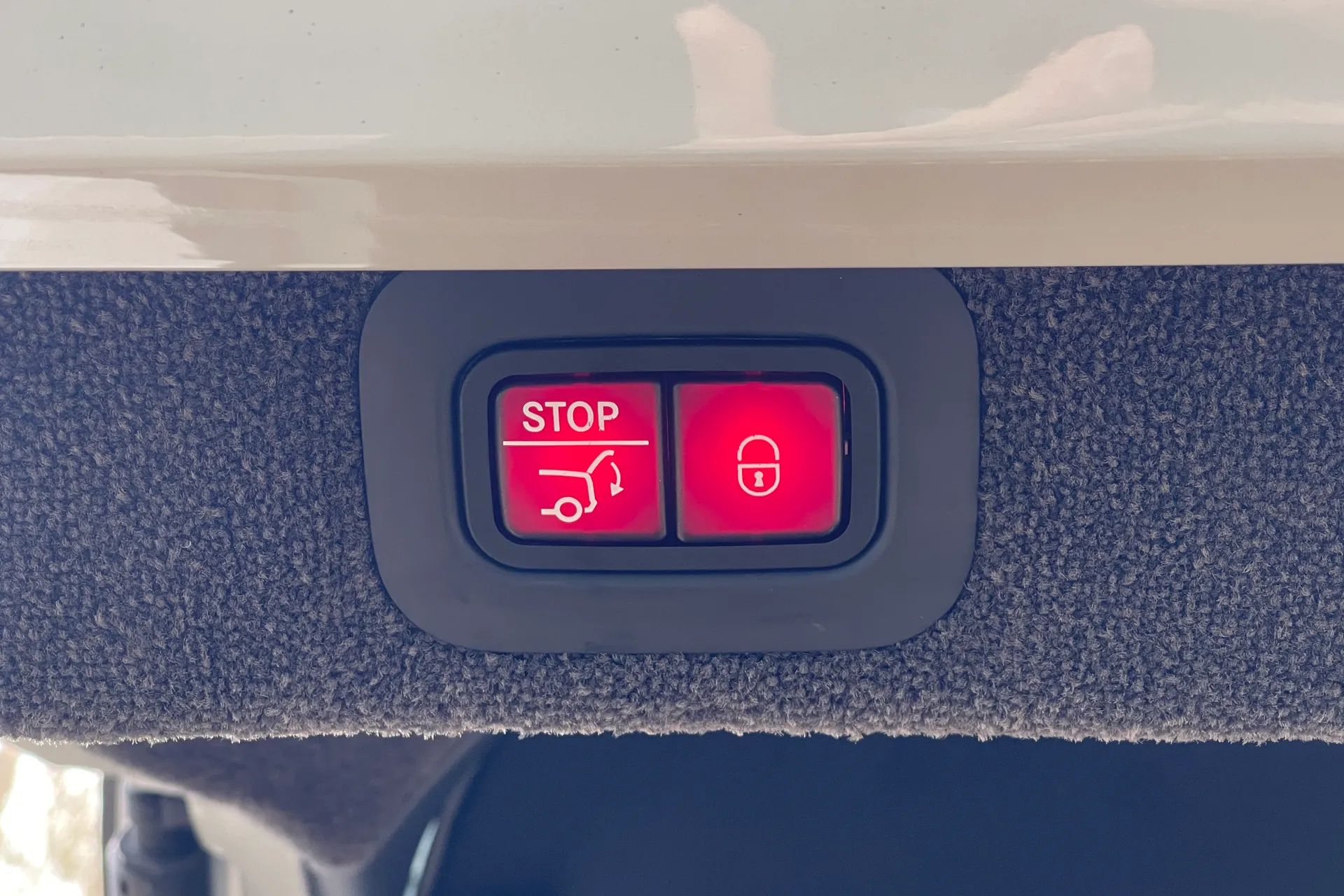 Aston Martin DBX thumbnail image number 61