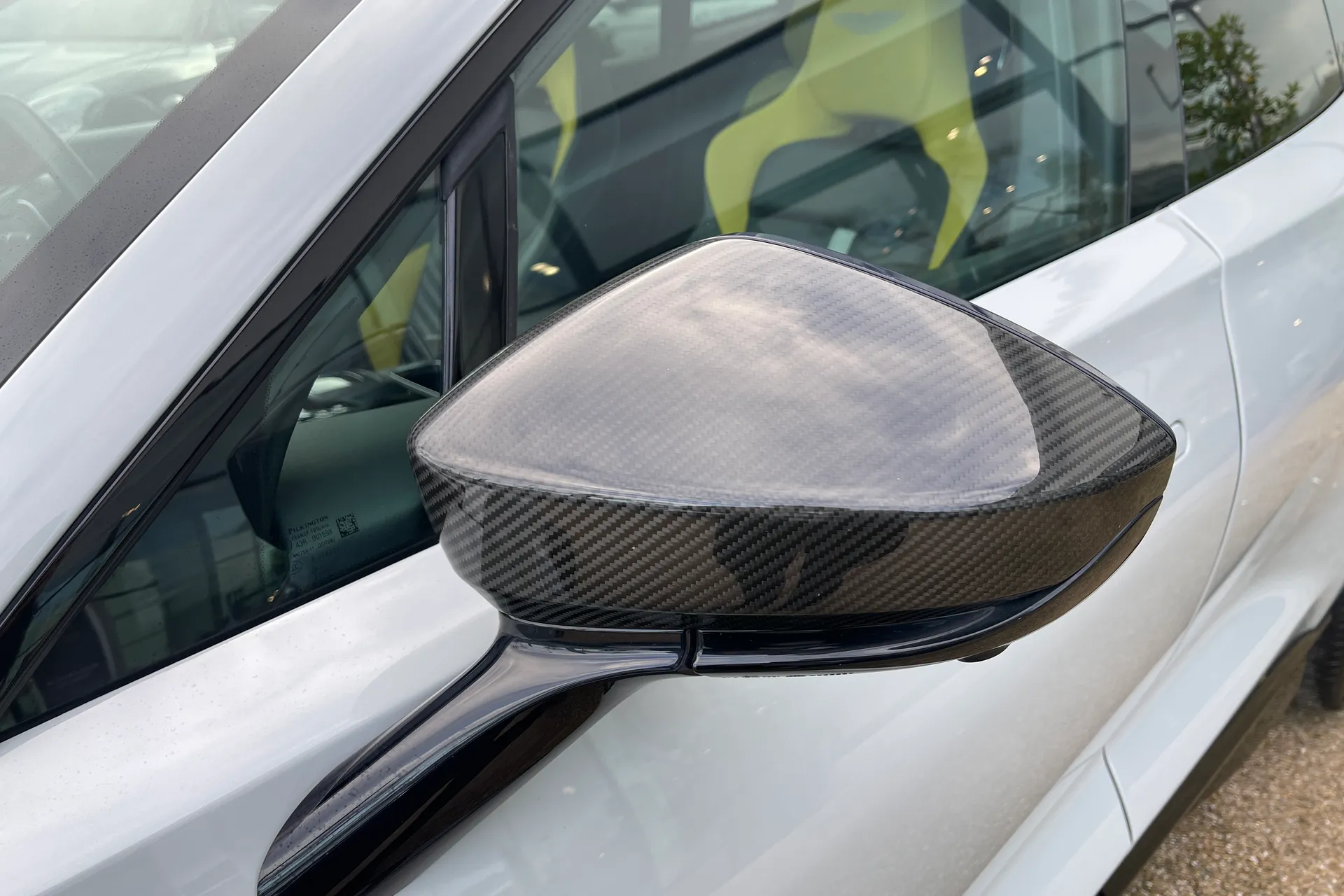 Aston Martin DBX thumbnail image number 13