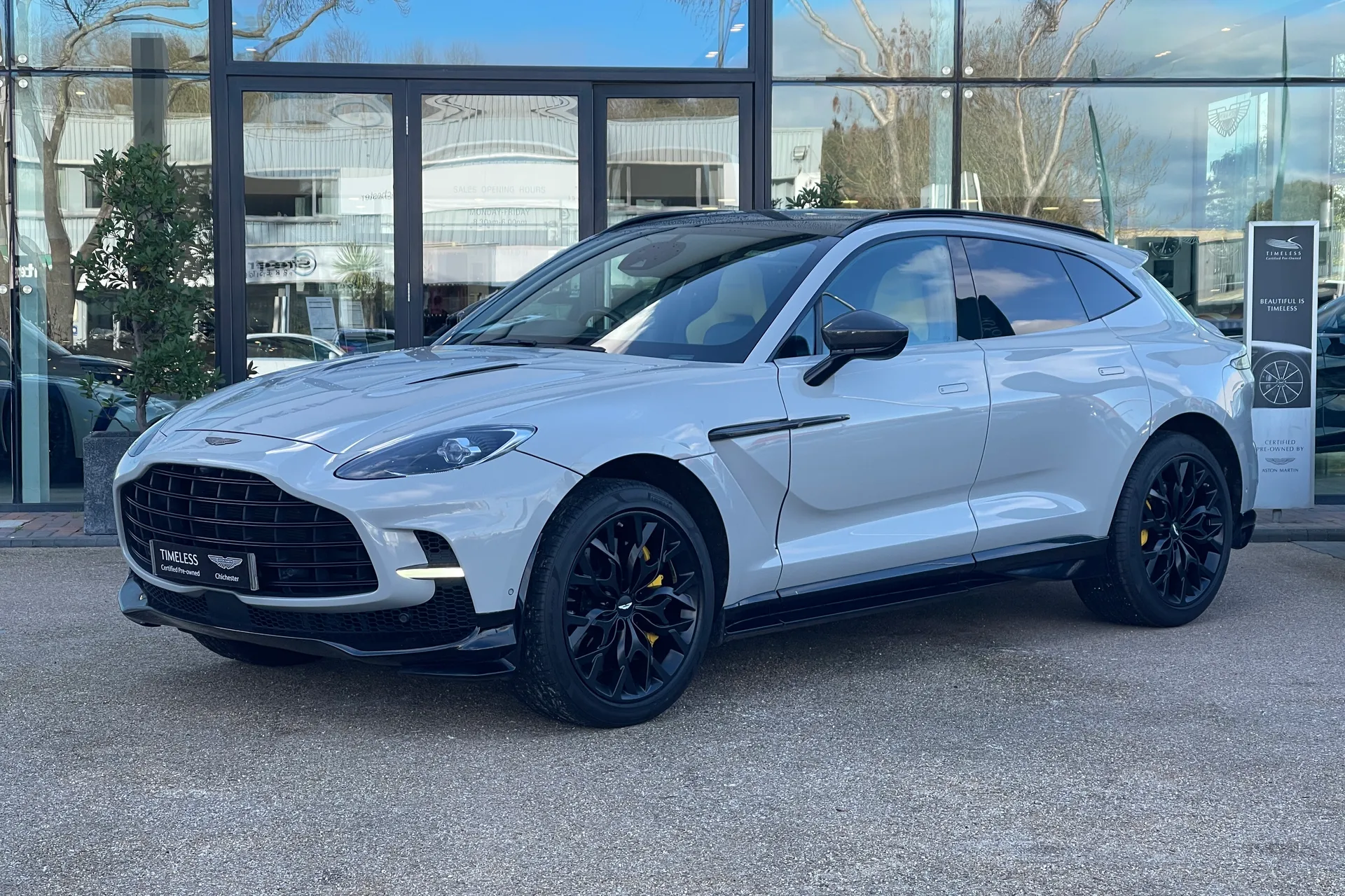 Aston Martin DBX thumbnail image number 50