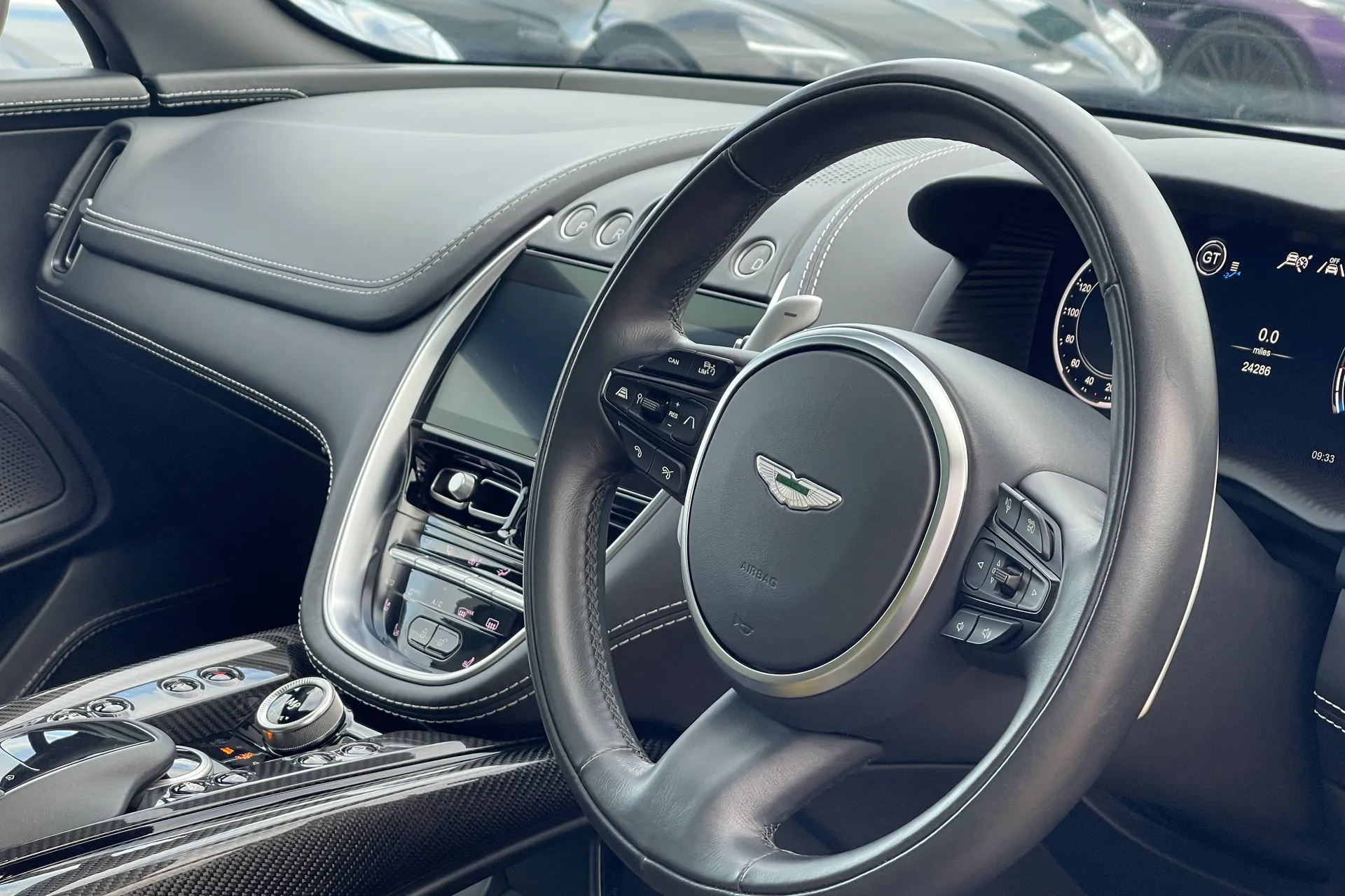 Aston Martin DBX thumbnail image number 43