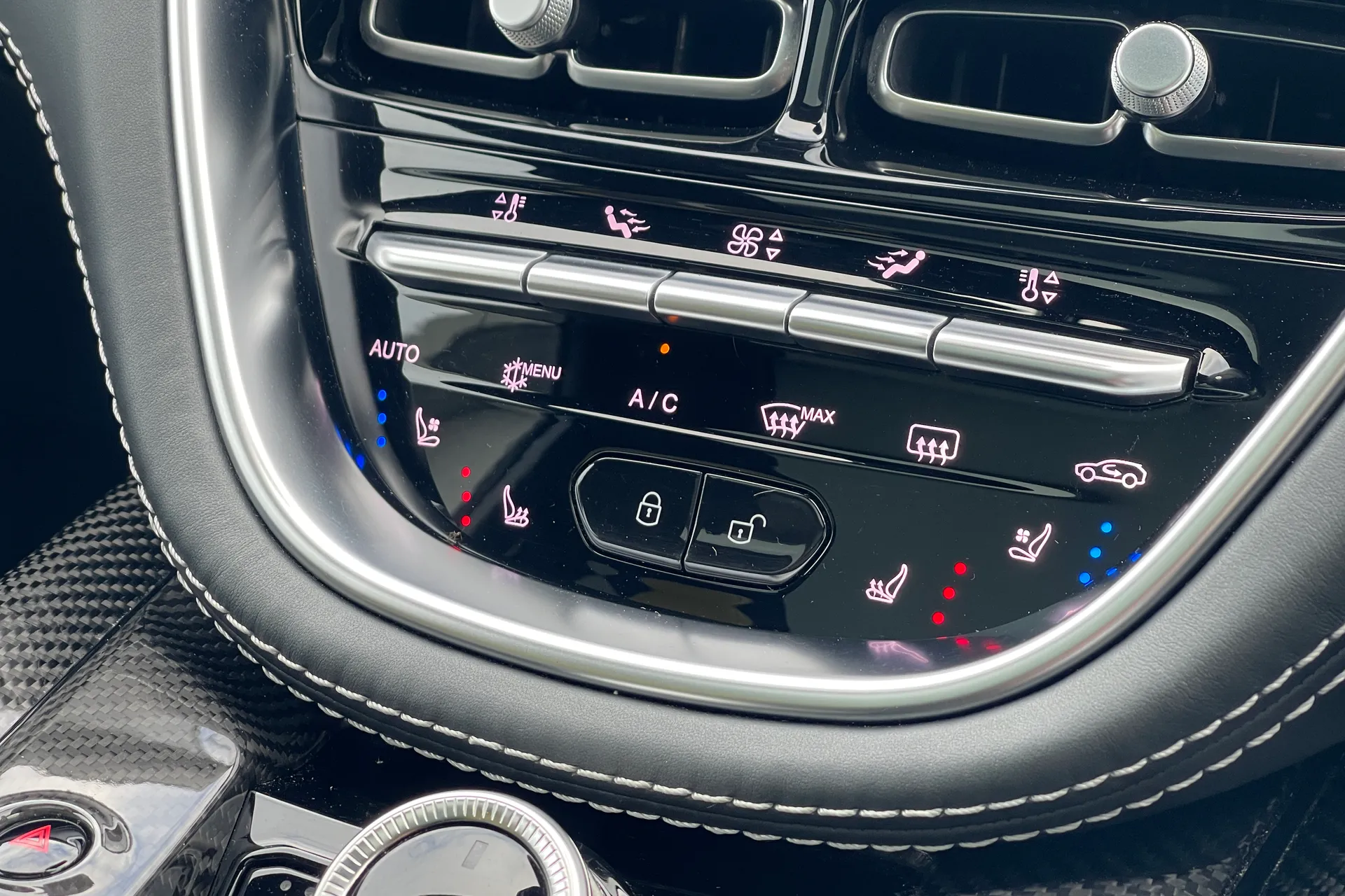 Aston Martin DBX thumbnail image number 22