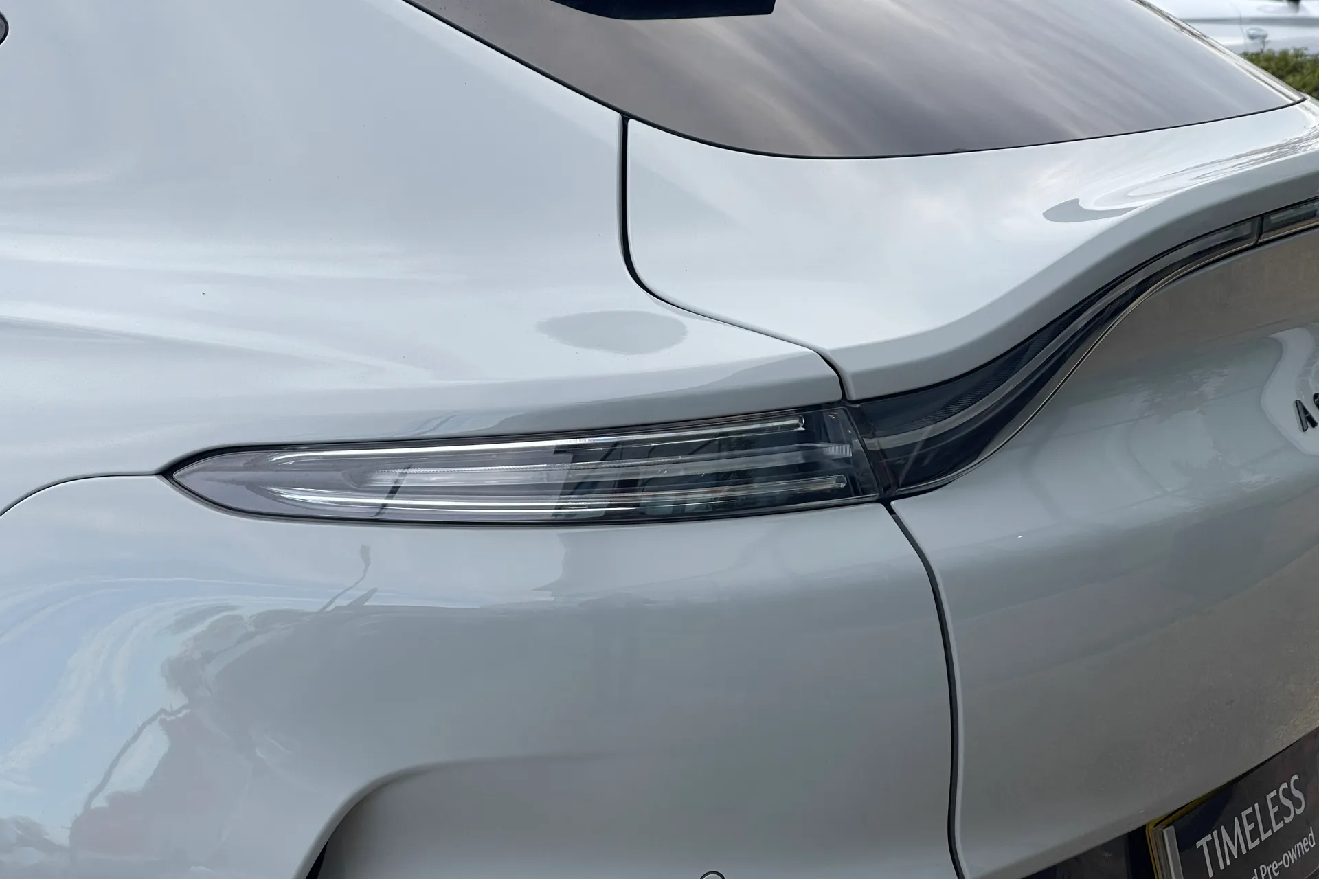 Aston Martin DBX thumbnail image number 48