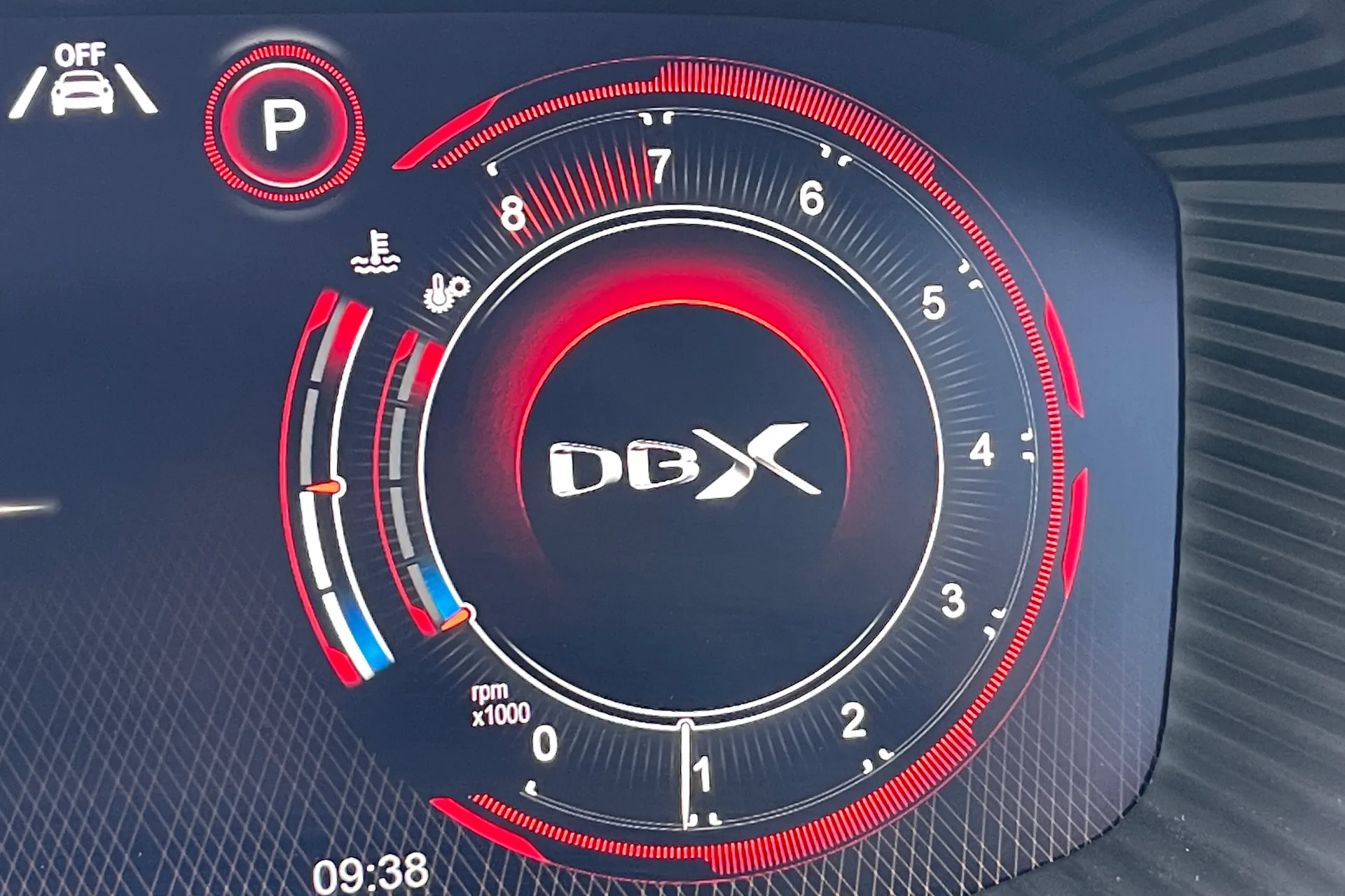 Aston Martin DBX thumbnail image number 40