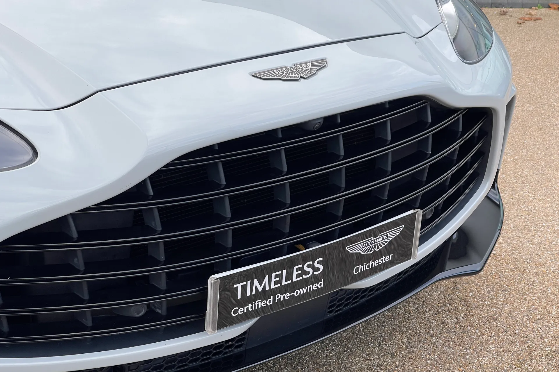 Aston Martin DBX thumbnail image number 17